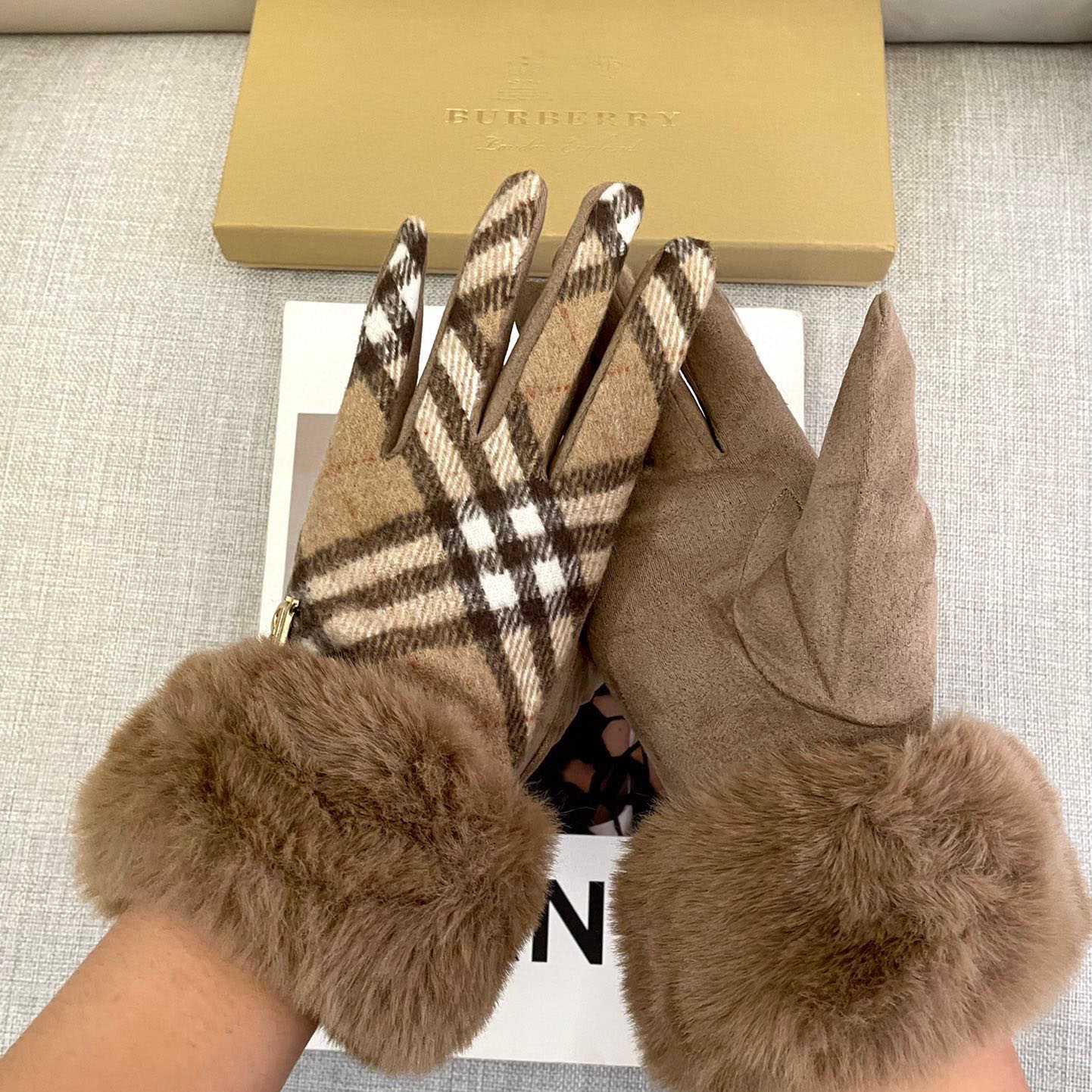 Burberry Gloves  - DopestKickz