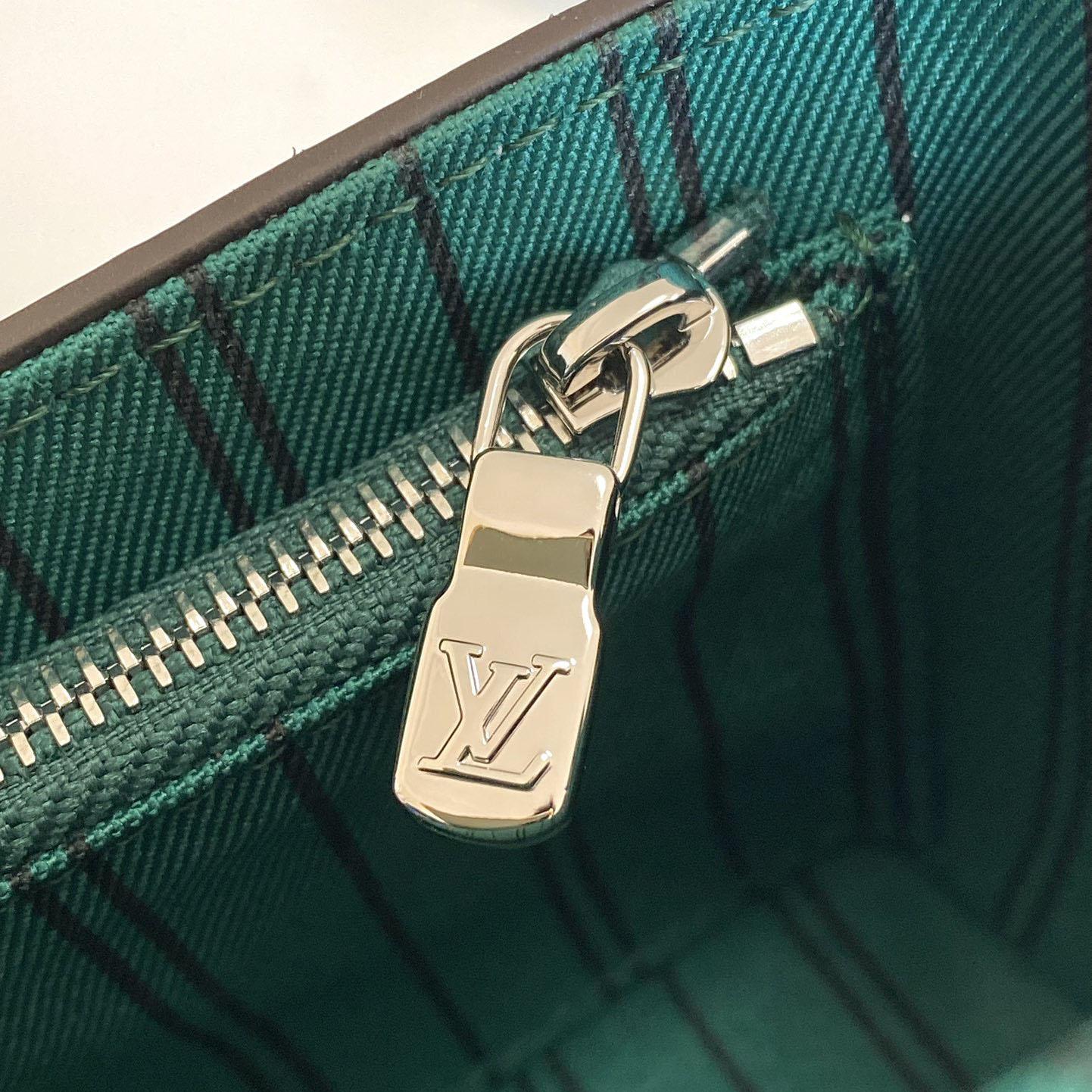 Louis Vuitton Steamer Wearable Wallet  M12808 - DopestKickz