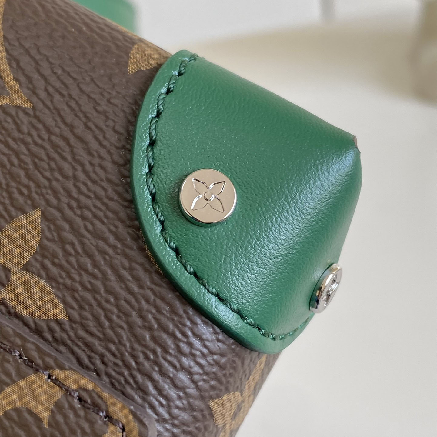 Louis Vuitton Steamer Wearable Wallet  M12808 - DopestKickz