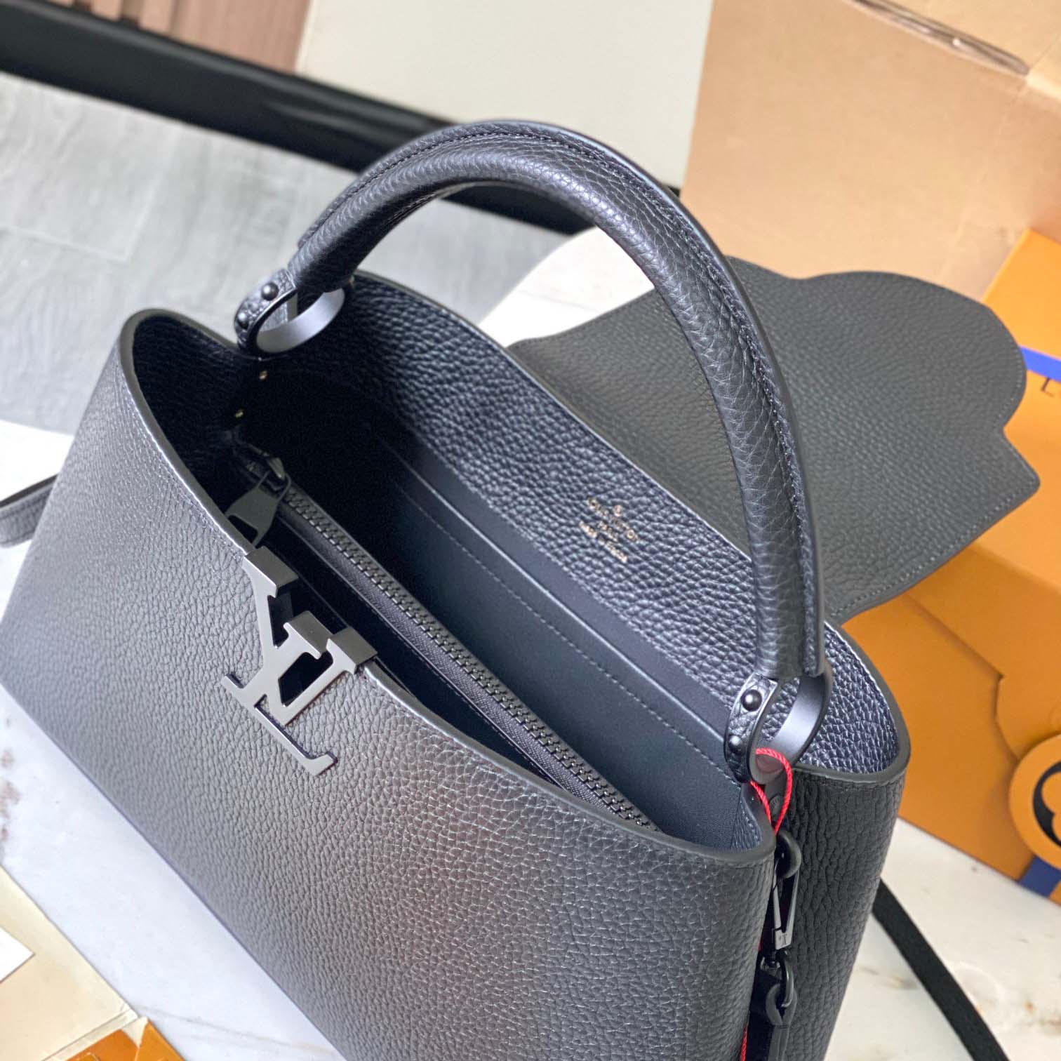 Louis Vuitton Capucines East-West MM  M23947 - DopestKickz