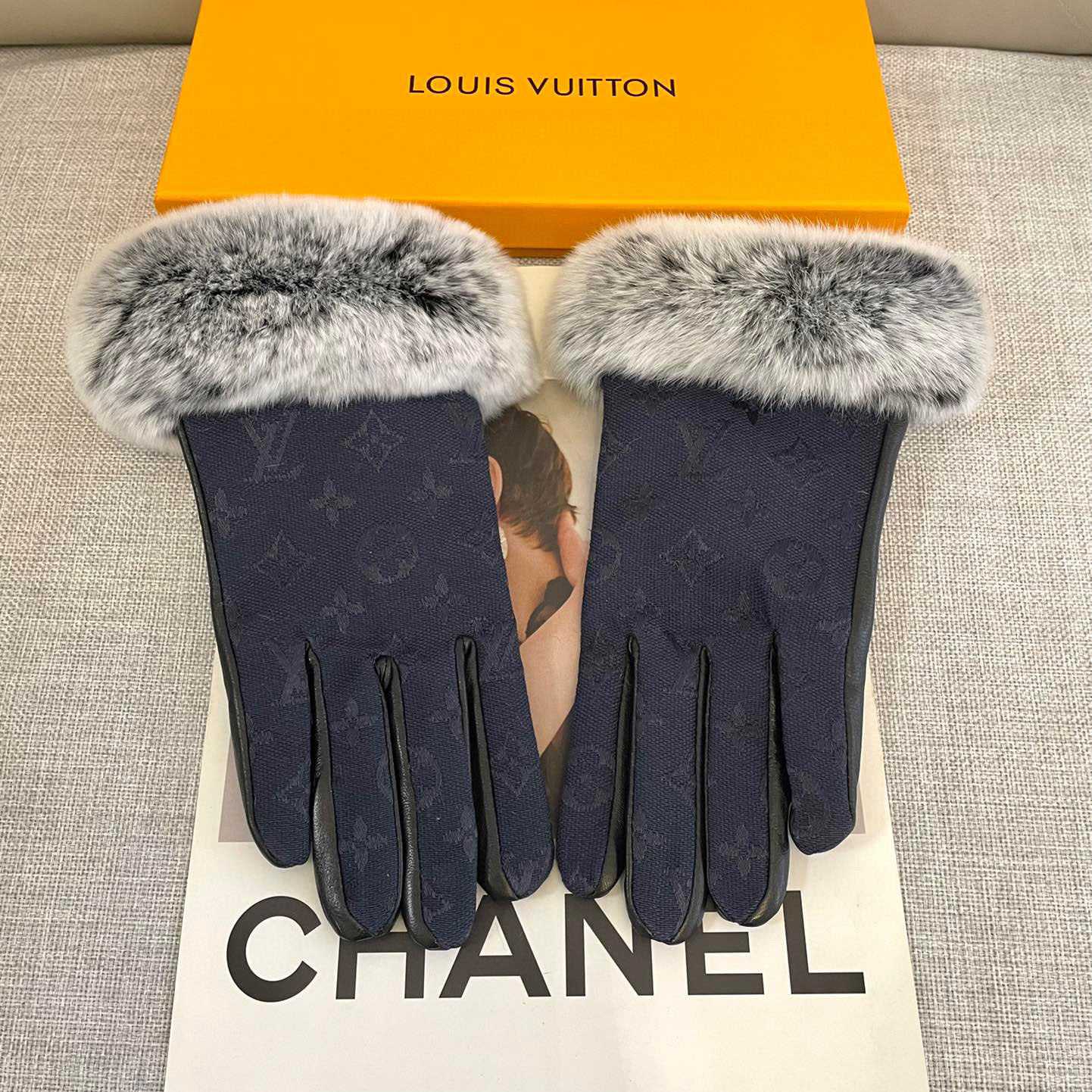 Louis Vuitton Gloves  - DopestKickz