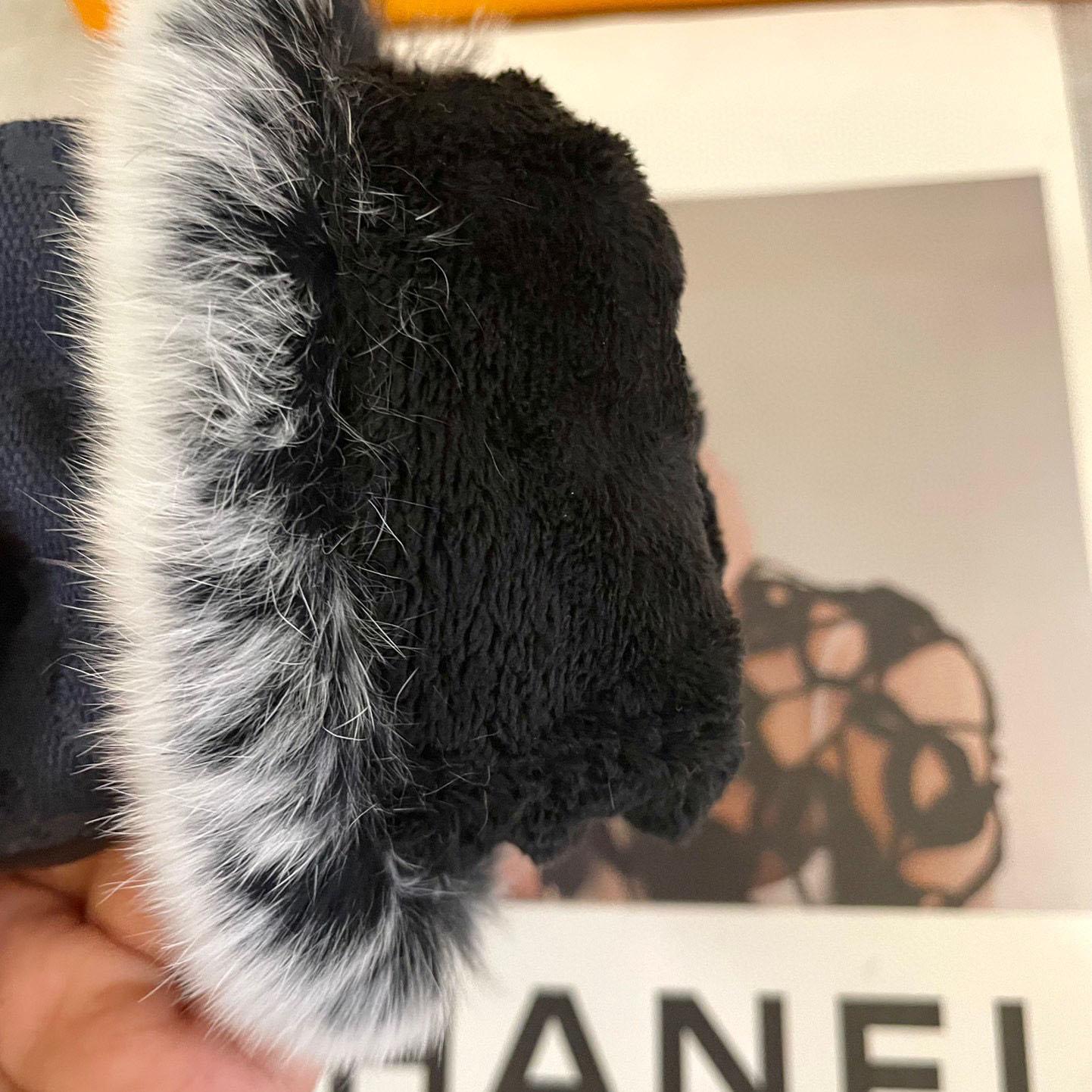 Louis Vuitton Gloves  - DopestKickz