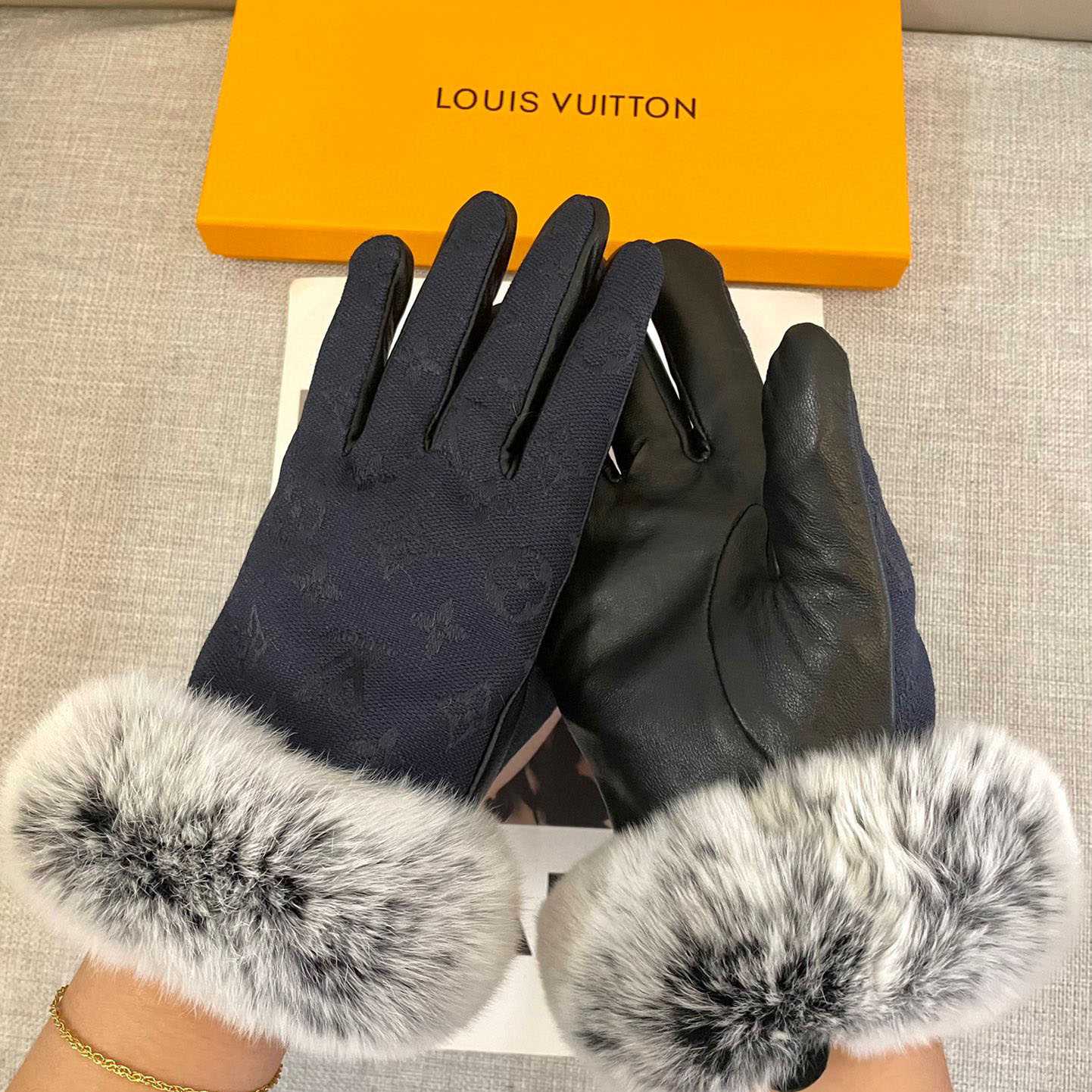 Louis Vuitton Gloves  - DopestKickz