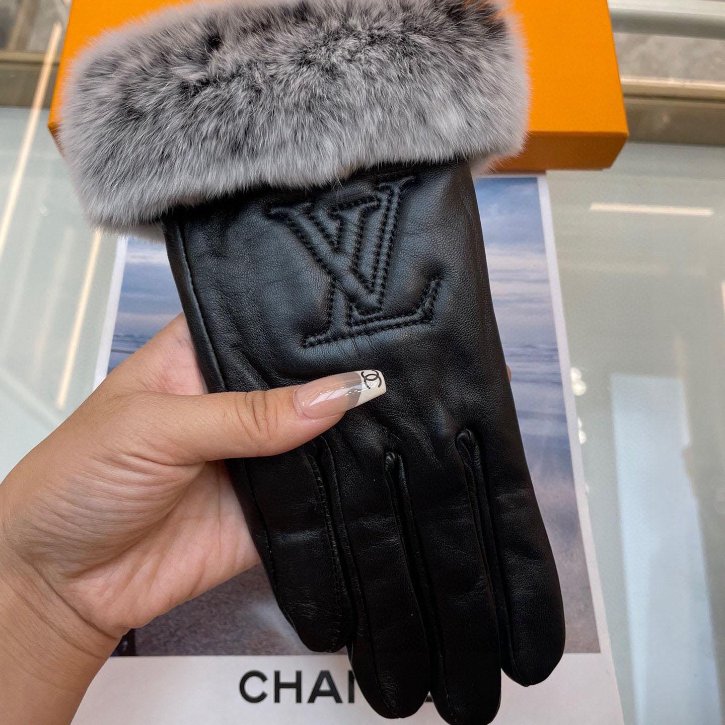 Louis Vuitton Gloves  - DopestKickz