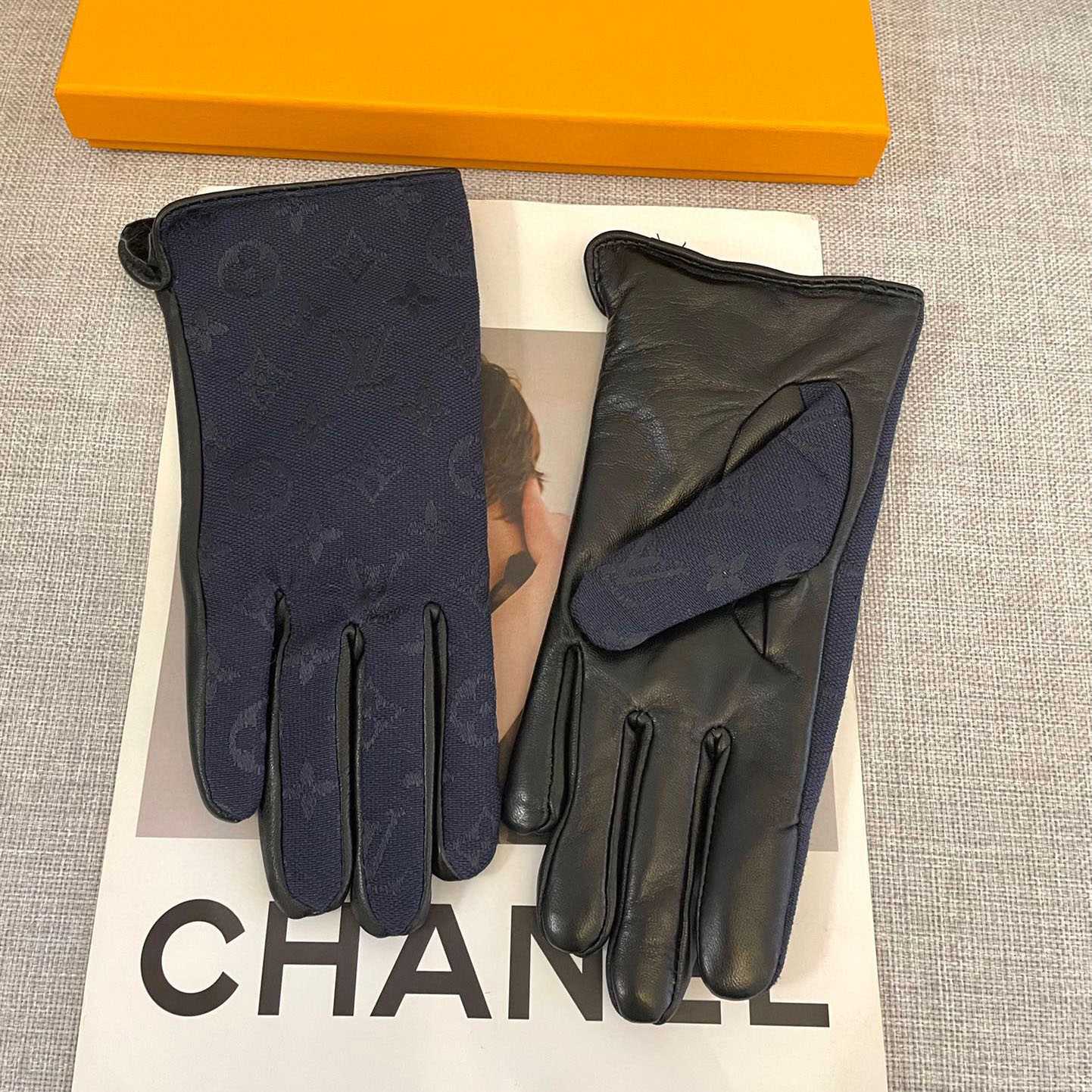 Louis Vuitton Gloves  - DopestKickz