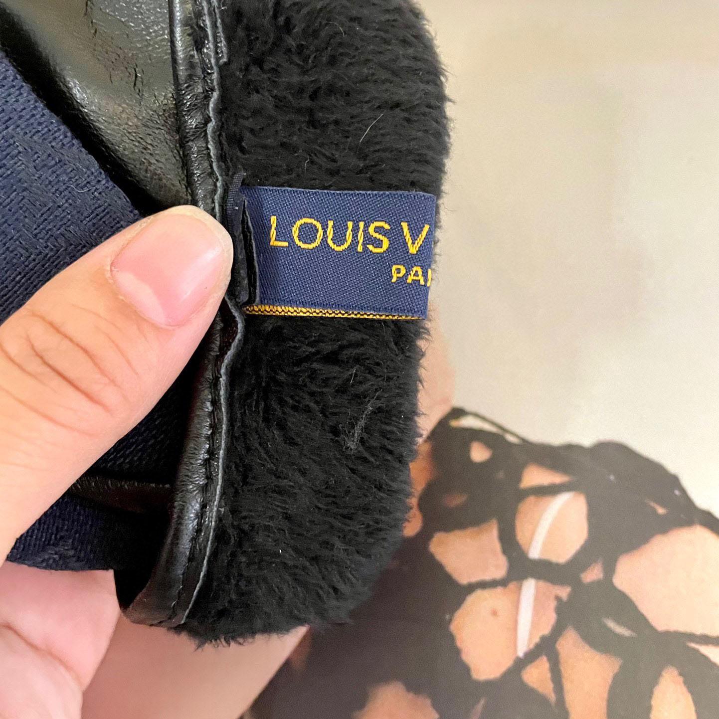 Louis Vuitton Gloves  - DopestKickz