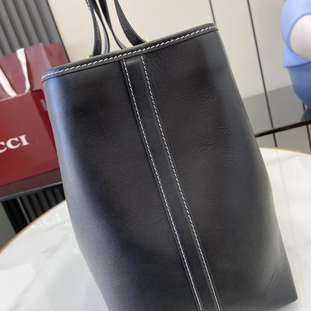 Gucci GG Emblem Medium Tote Bag - DopestKickz