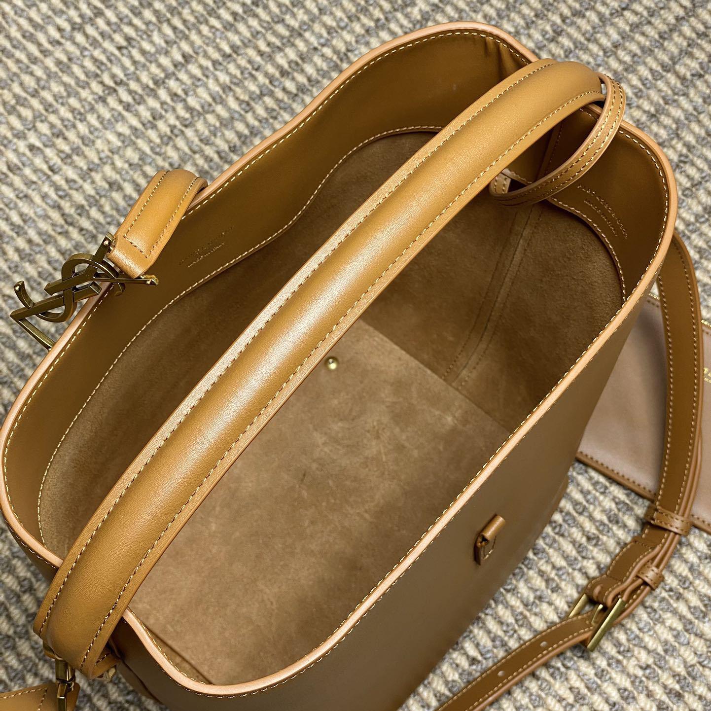 Saint Laurent Le 37 In Shiny Leather - DopestKickz