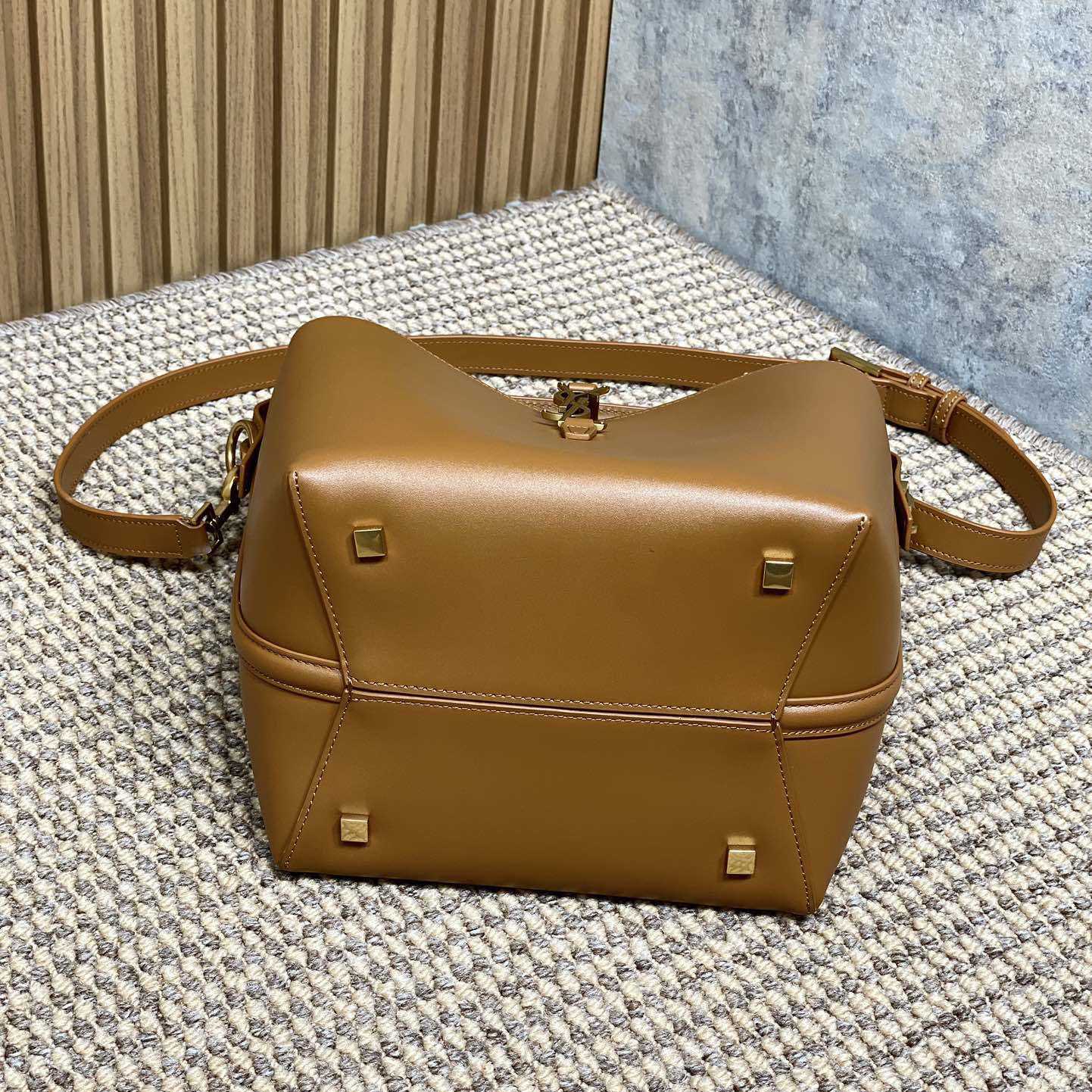 Saint Laurent Le 37 In Shiny Leather - DopestKickz