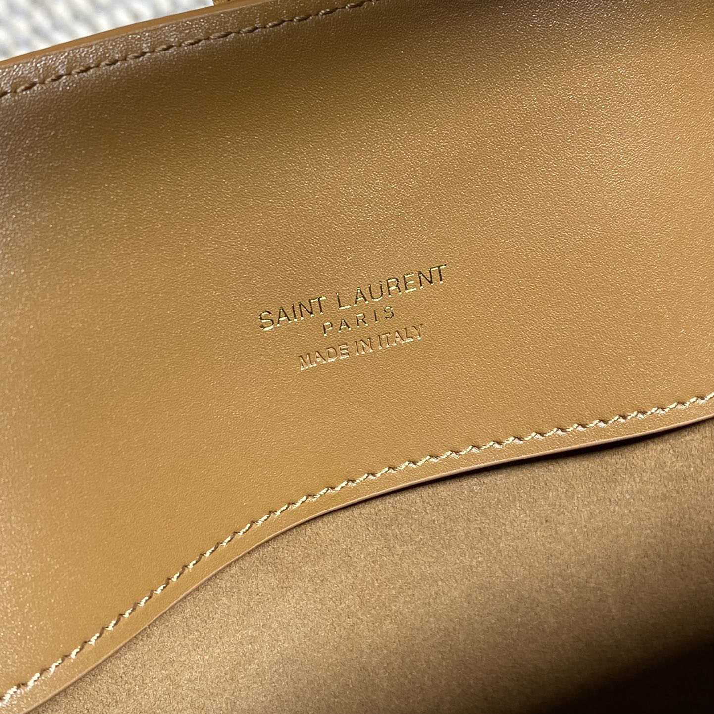 Saint Laurent Le 37 In Shiny Leather - DopestKickz