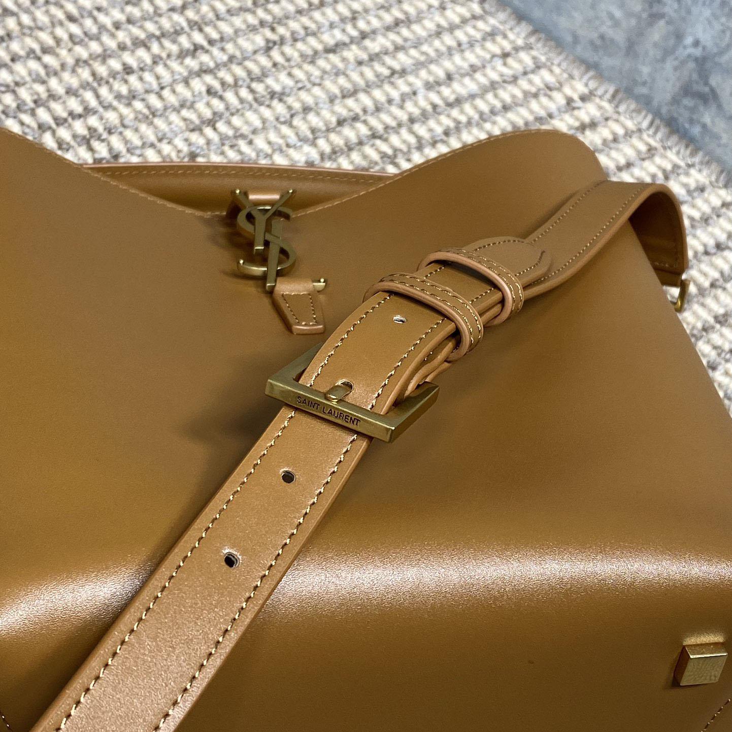 Saint Laurent Le 37 In Shiny Leather - DopestKickz