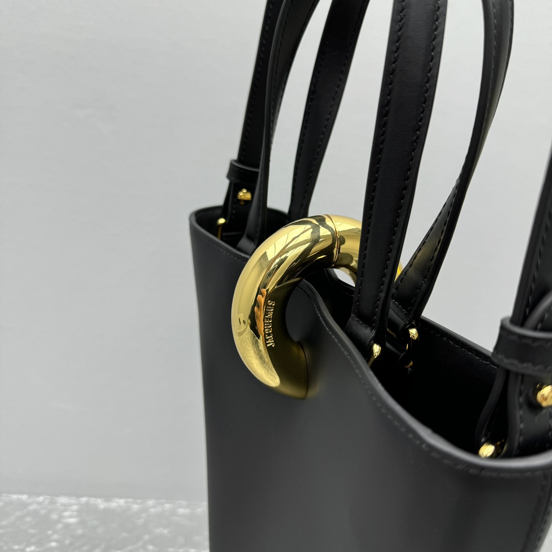 Jacquemus Le Petit Bambola Bag （10x10x20cm） - DopestKickz