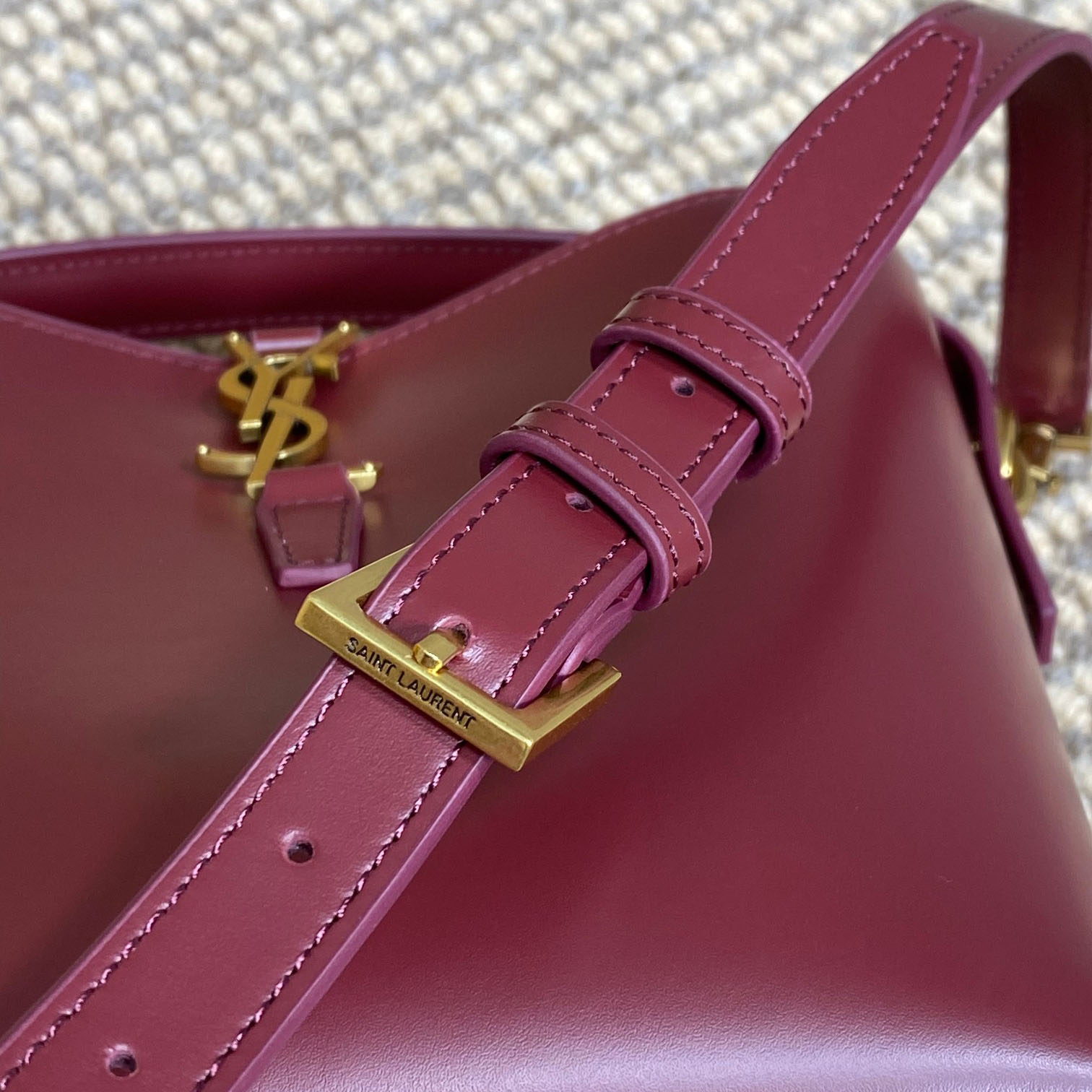 Saint Laurent Le 37 Small In Shiny Leather - DopestKickz