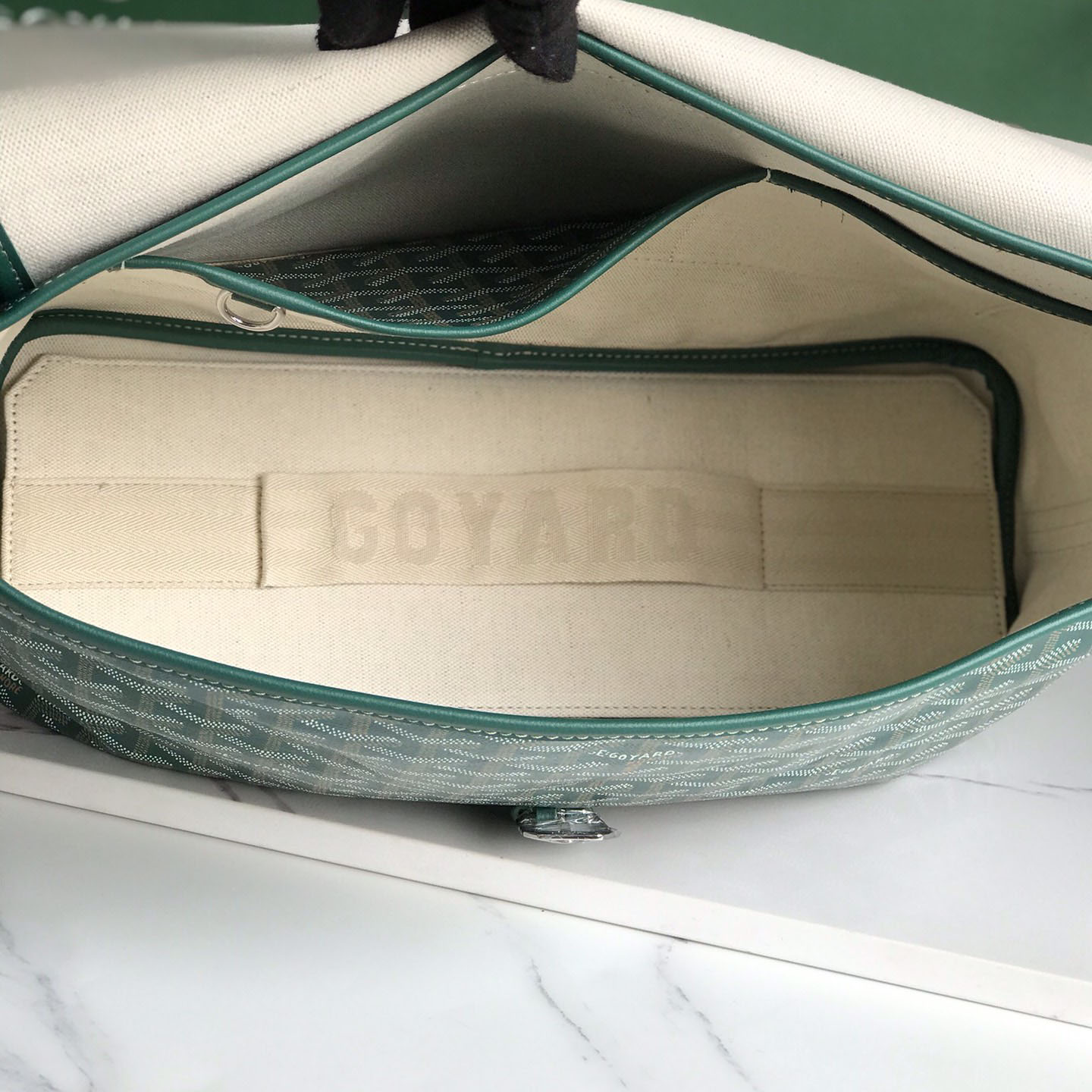 Goyard Capetien Messenger Bag （35×26×7.5cm） - DopestKickz