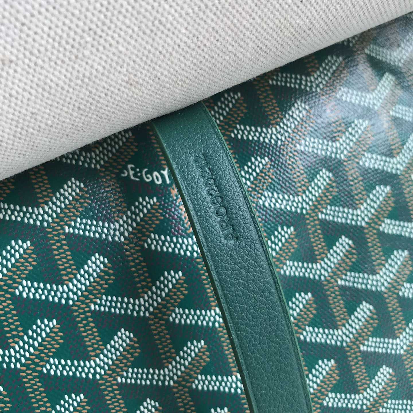 Goyard Capetien Messenger Bag （35×26×7.5cm） - DopestKickz