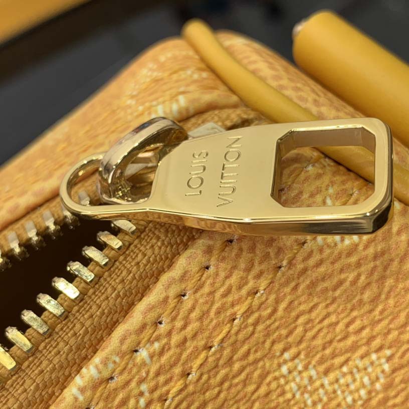 Louis Vuitton Keepall Bandoulière 25  M13166 - DopestKickz