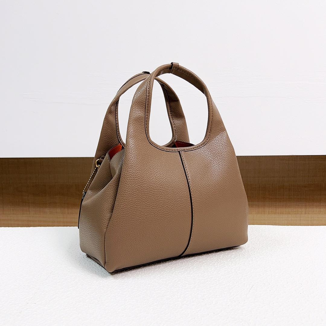 Coach Lana Shoulder Bag 23  - DopestKickz