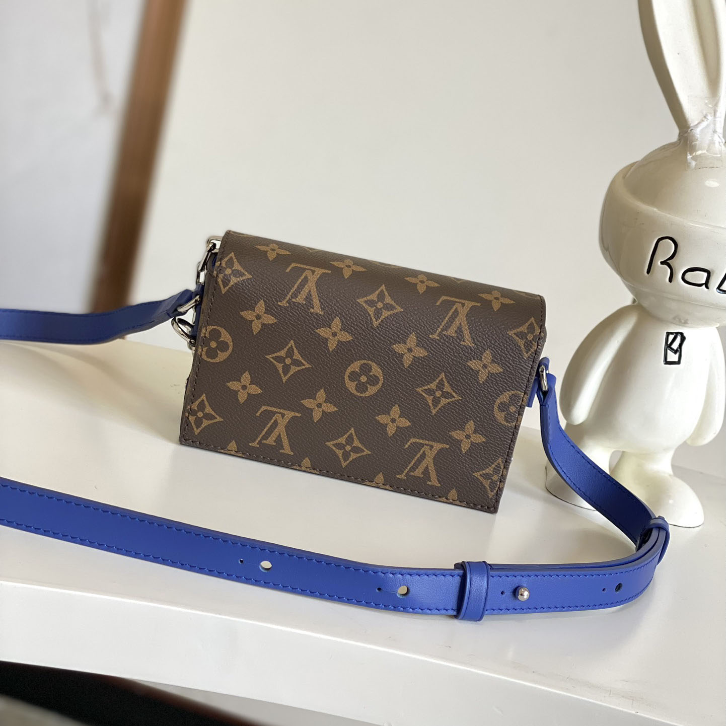 Louis Vuitton Steamer Wearable Wallet  M12810 - DopestKickz