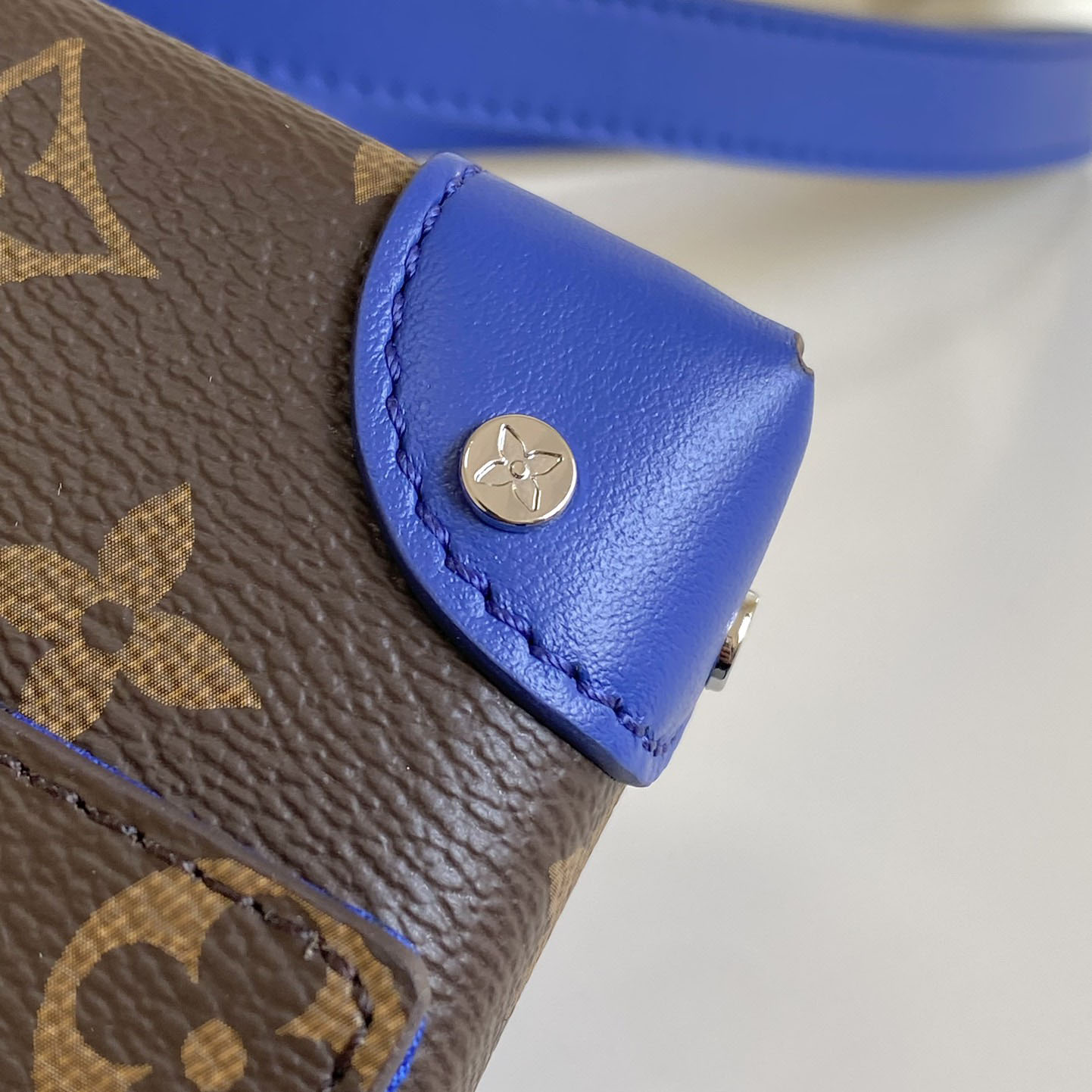 Louis Vuitton Steamer Wearable Wallet  M12810 - DopestKickz