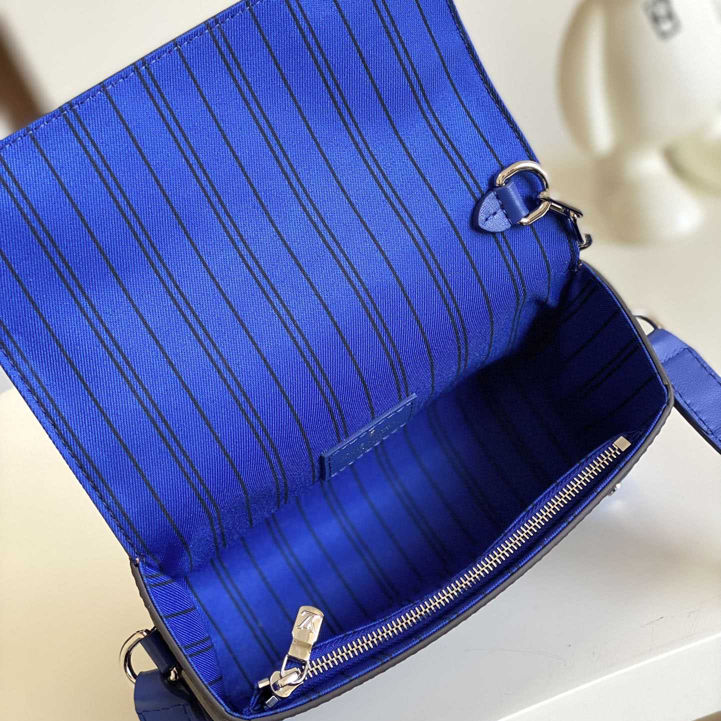 Louis Vuitton Steamer Wearable Wallet  M12810 - DopestKickz