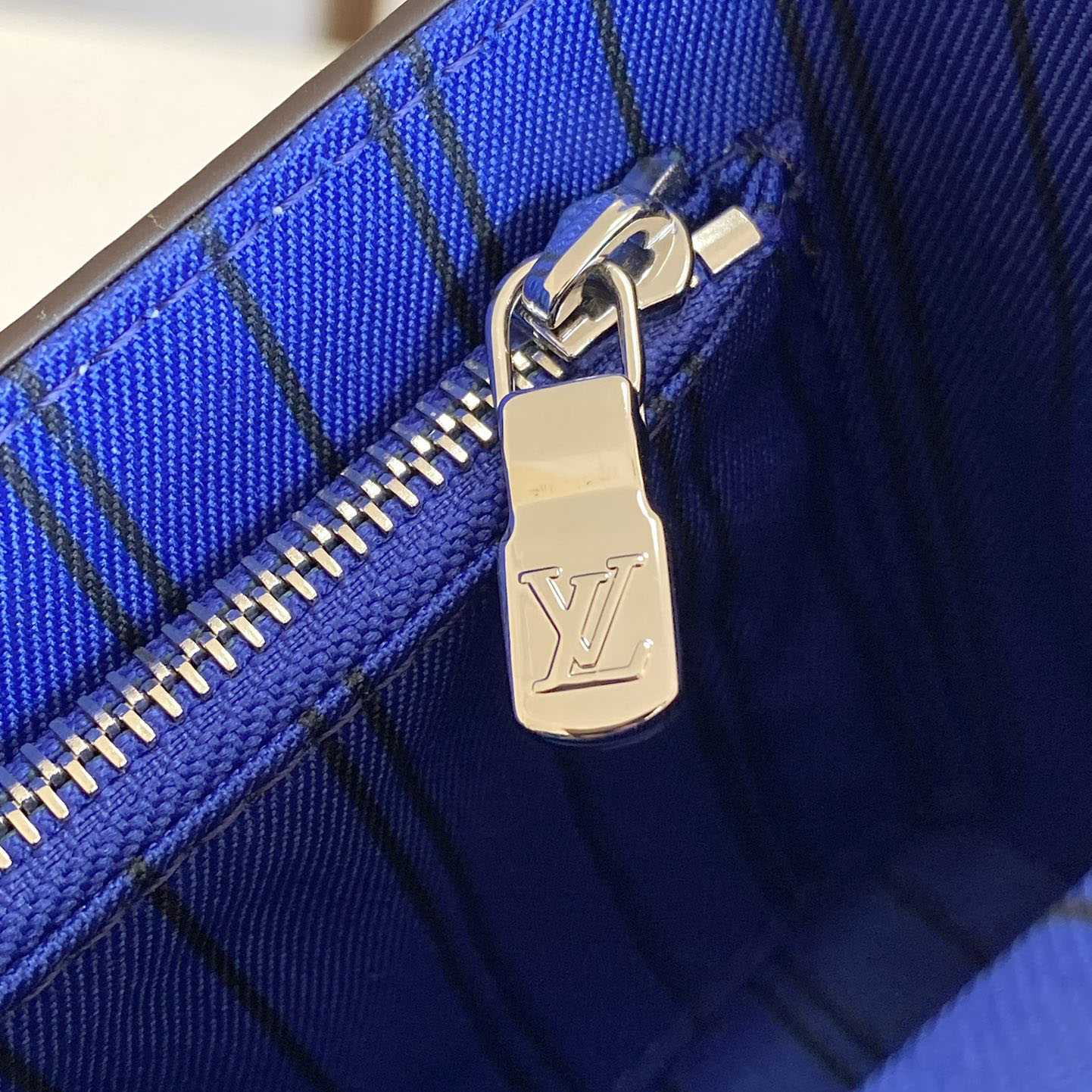 Louis Vuitton Steamer Wearable Wallet  M12810 - DopestKickz