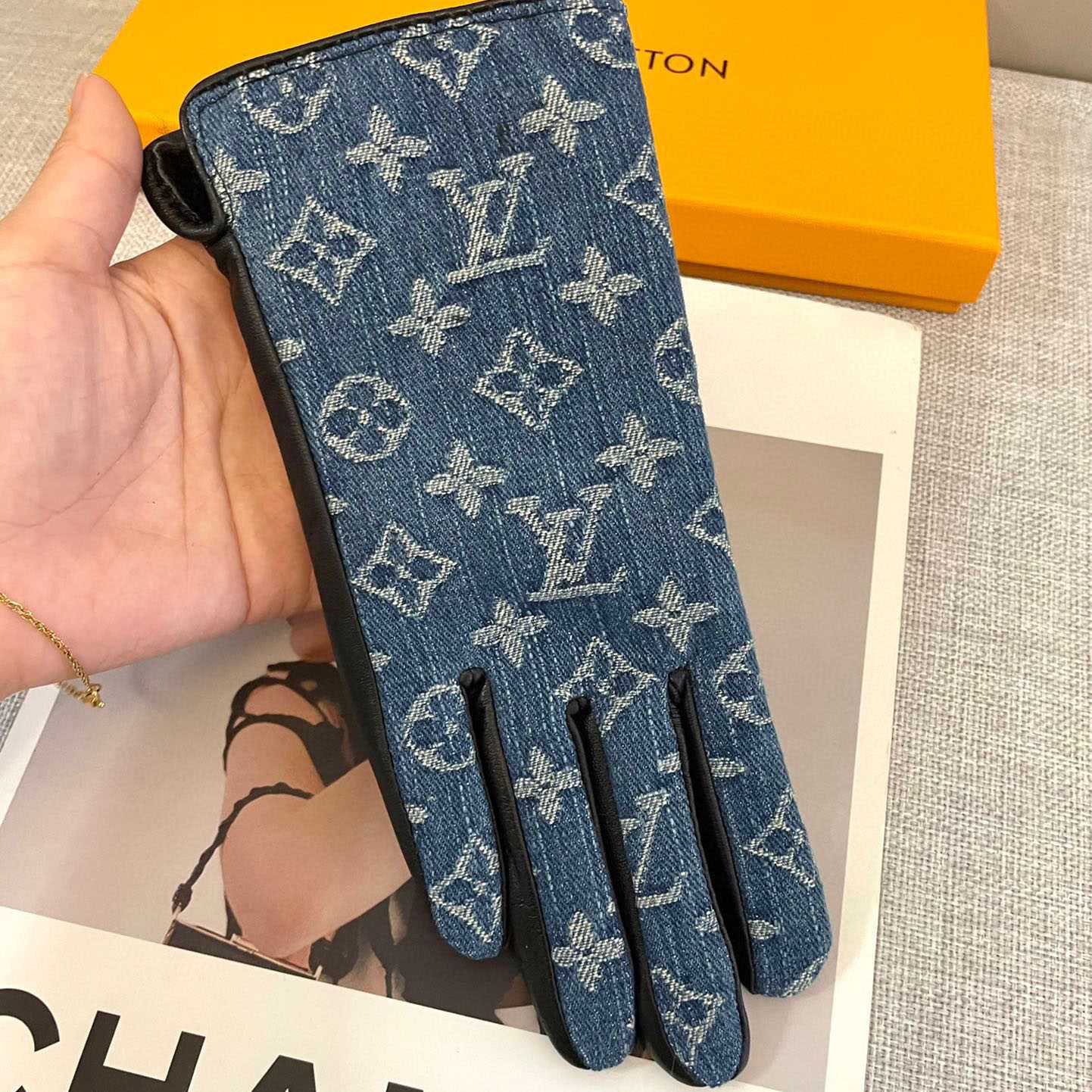 Louis Vuitton Gloves  - DopestKickz