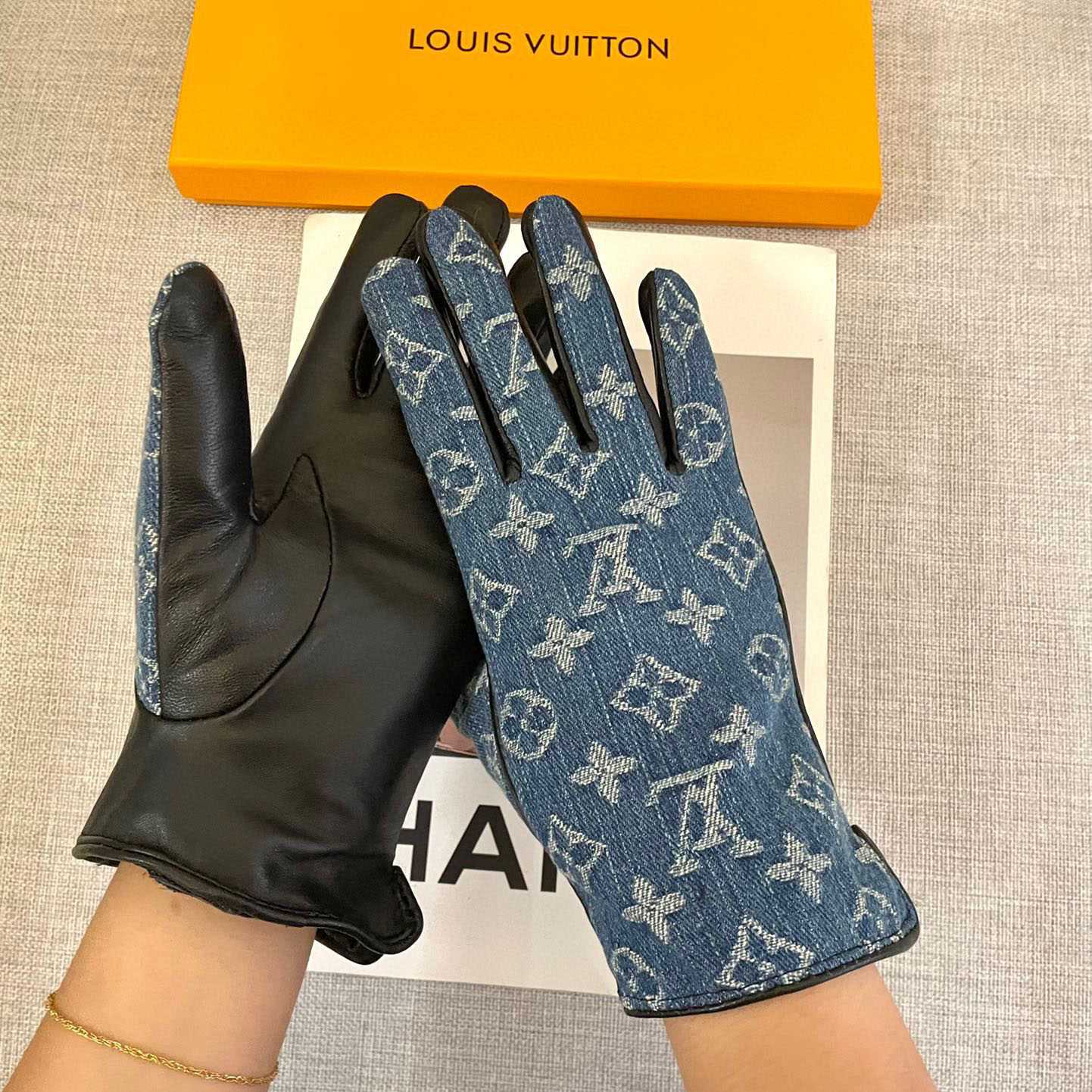 Louis Vuitton Gloves  - DopestKickz
