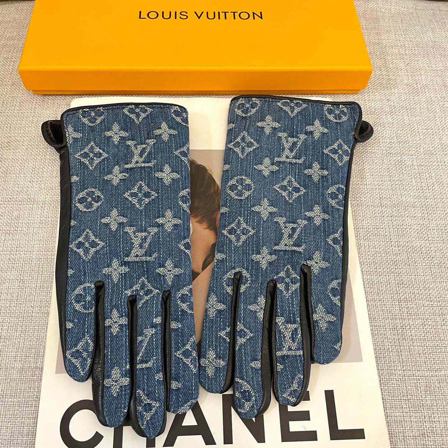 Louis Vuitton Gloves  - DopestKickz