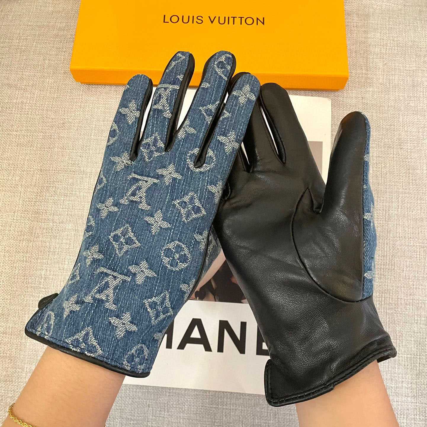 Louis Vuitton Gloves  - DopestKickz