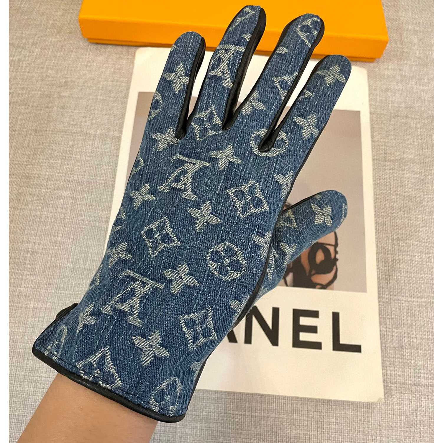 Louis Vuitton Gloves  - DopestKickz