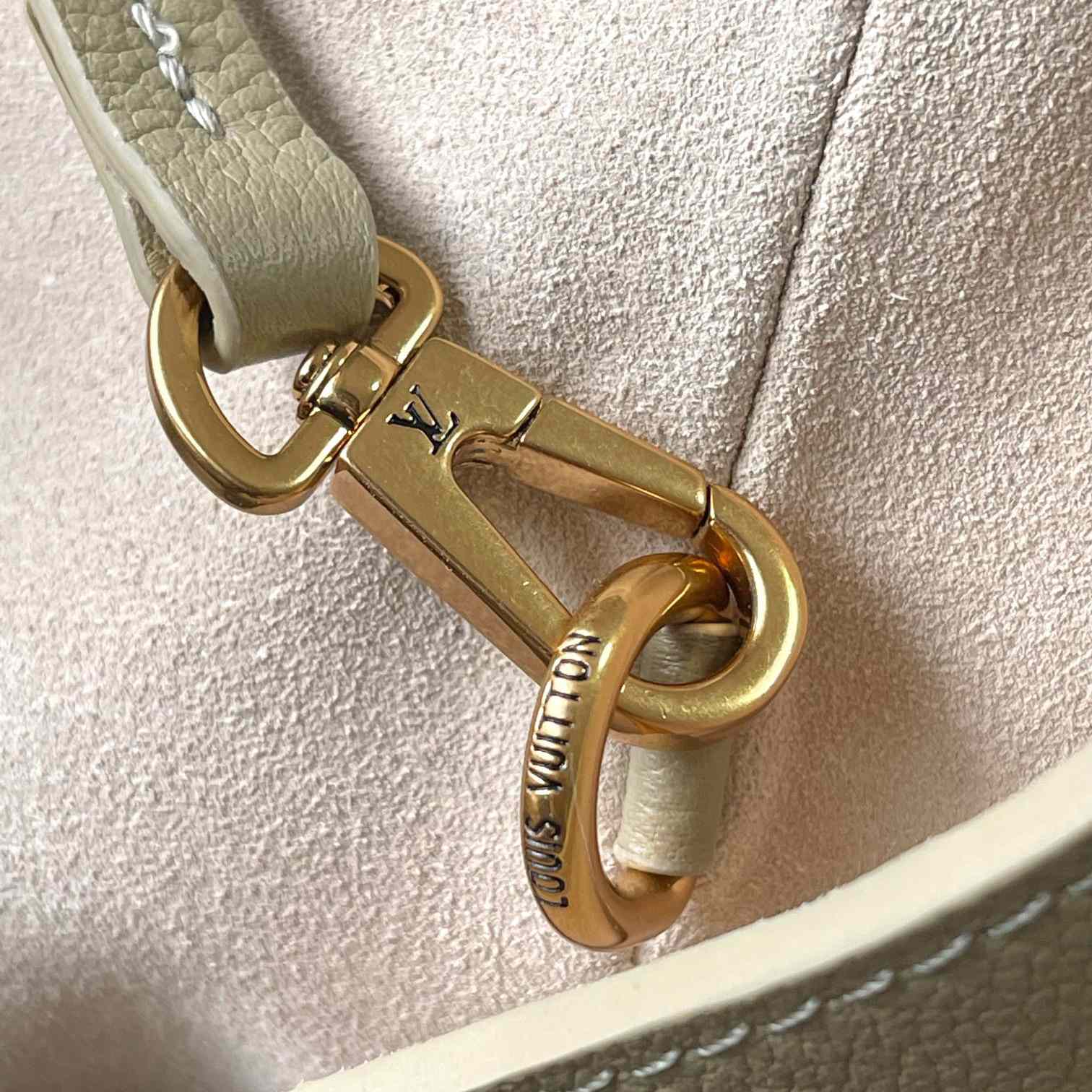 Louis Vuitton Low Key Cabas MM  M25343 - DopestKickz