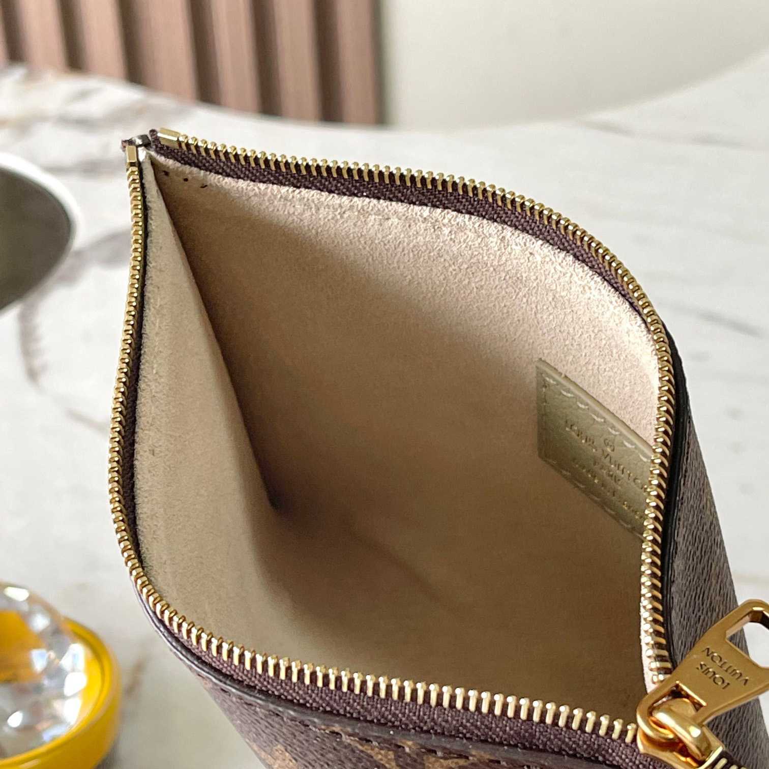 Louis Vuitton Low Key Cabas MM  M25343 - DopestKickz