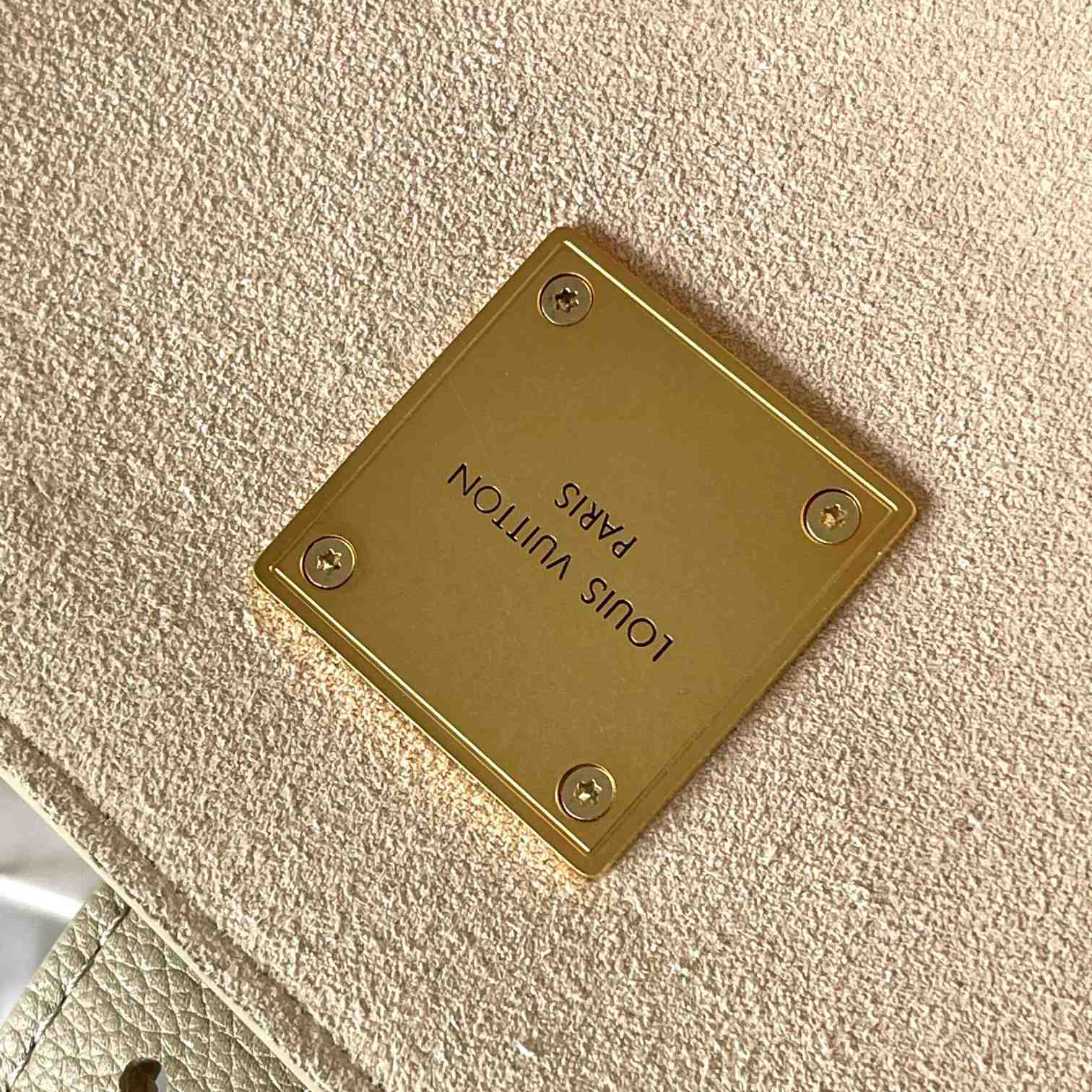 Louis Vuitton Low Key Cabas MM  M25343 - DopestKickz