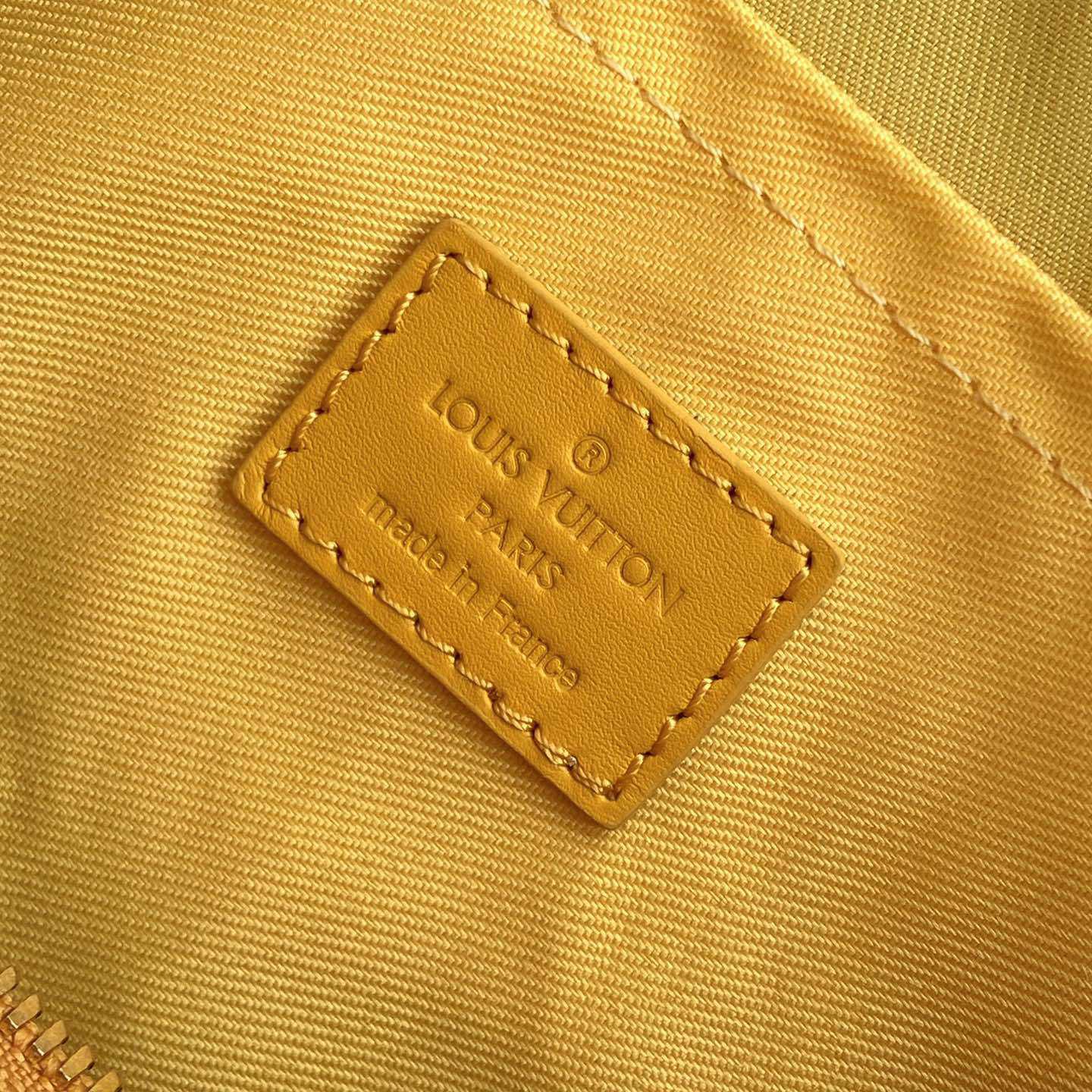 Louis Vuitton Keepall Bandoulière 25  M13166 - DopestKickz