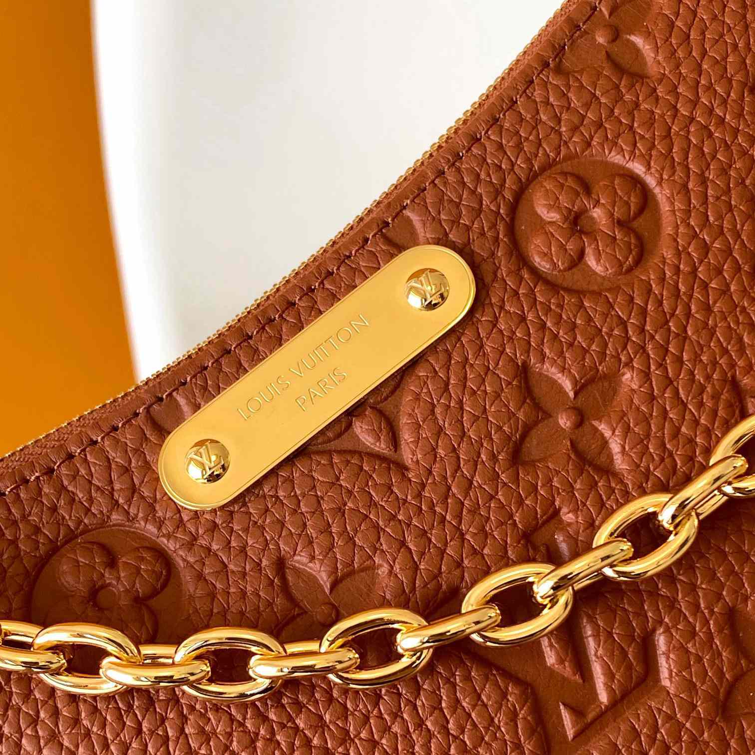 Louis Vuitton Liv Pochette  M11916 - DopestKickz