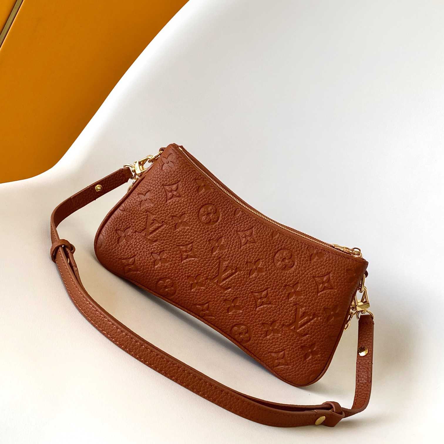 Louis Vuitton Liv Pochette  M11916 - DopestKickz