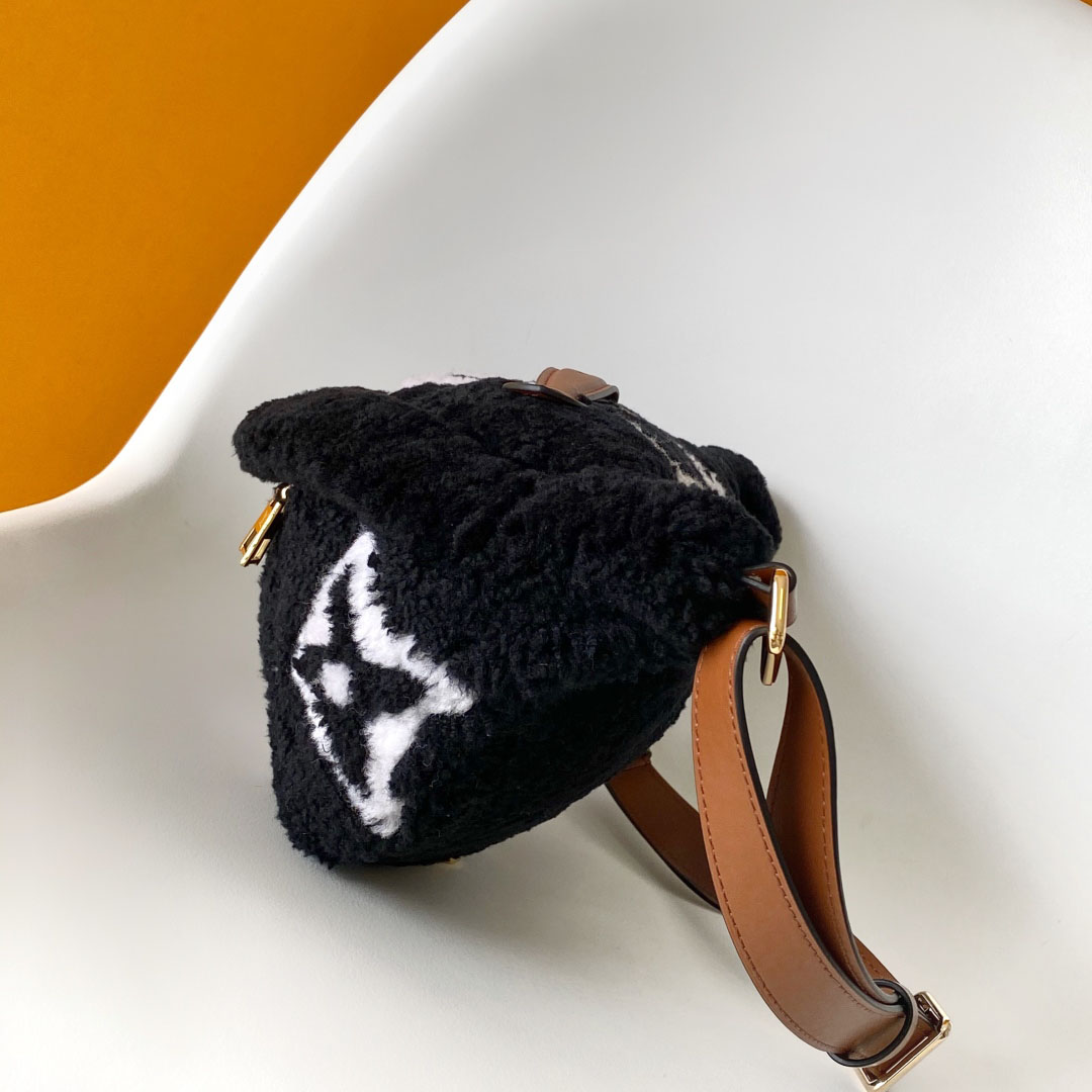 Louis Vuitton Bumbag  M11799 - DopestKickz