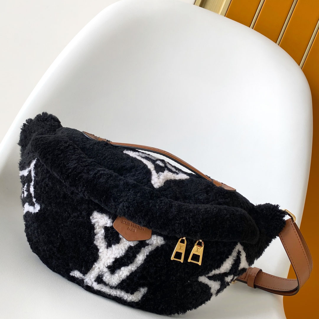 Louis Vuitton Bumbag  M11799 - DopestKickz