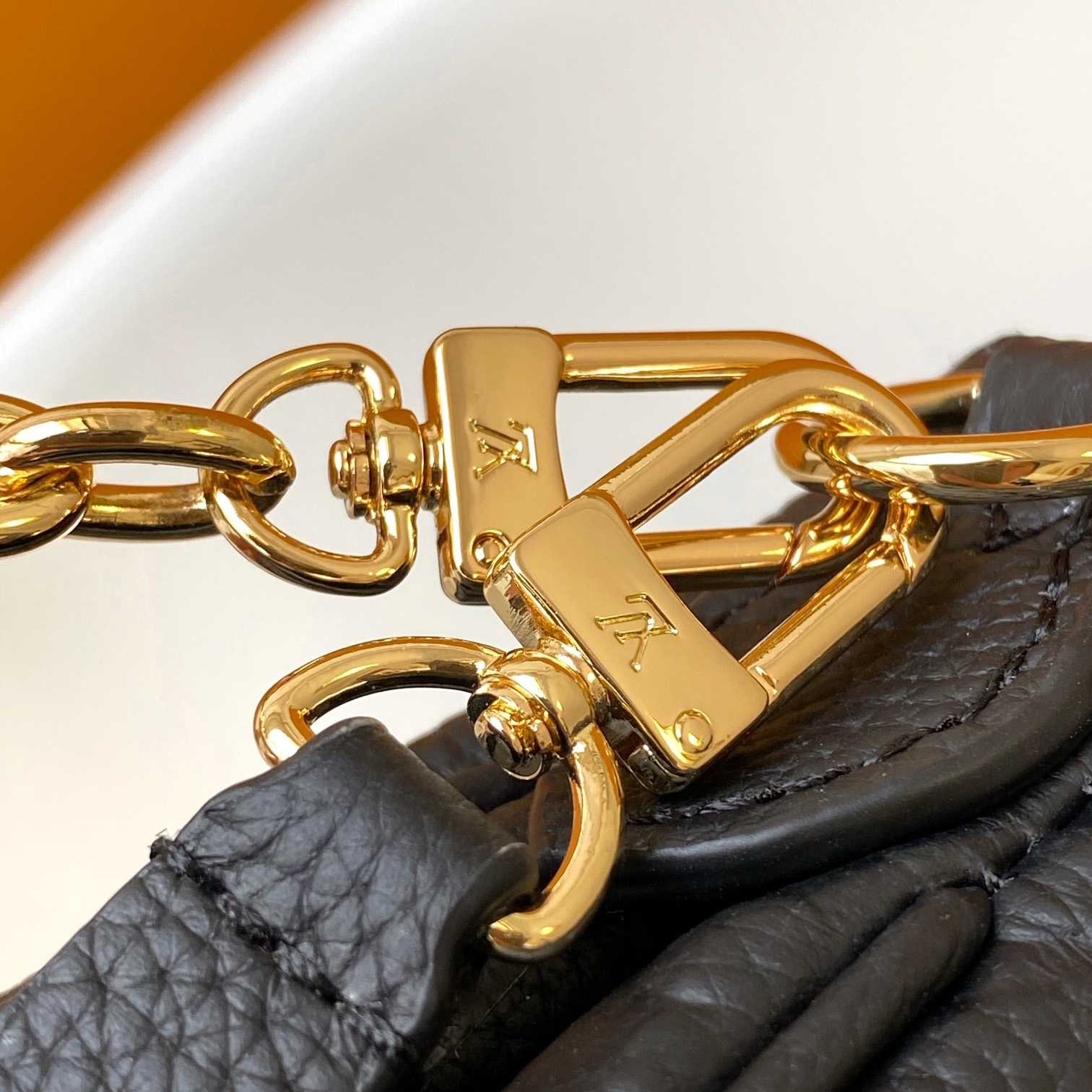 Louis Vuitton Liv Pochette  M83301 - DopestKickz