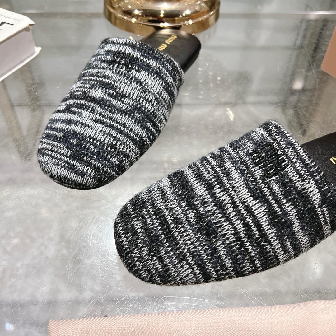 Miu Miu Wool slippers - DopestKickz