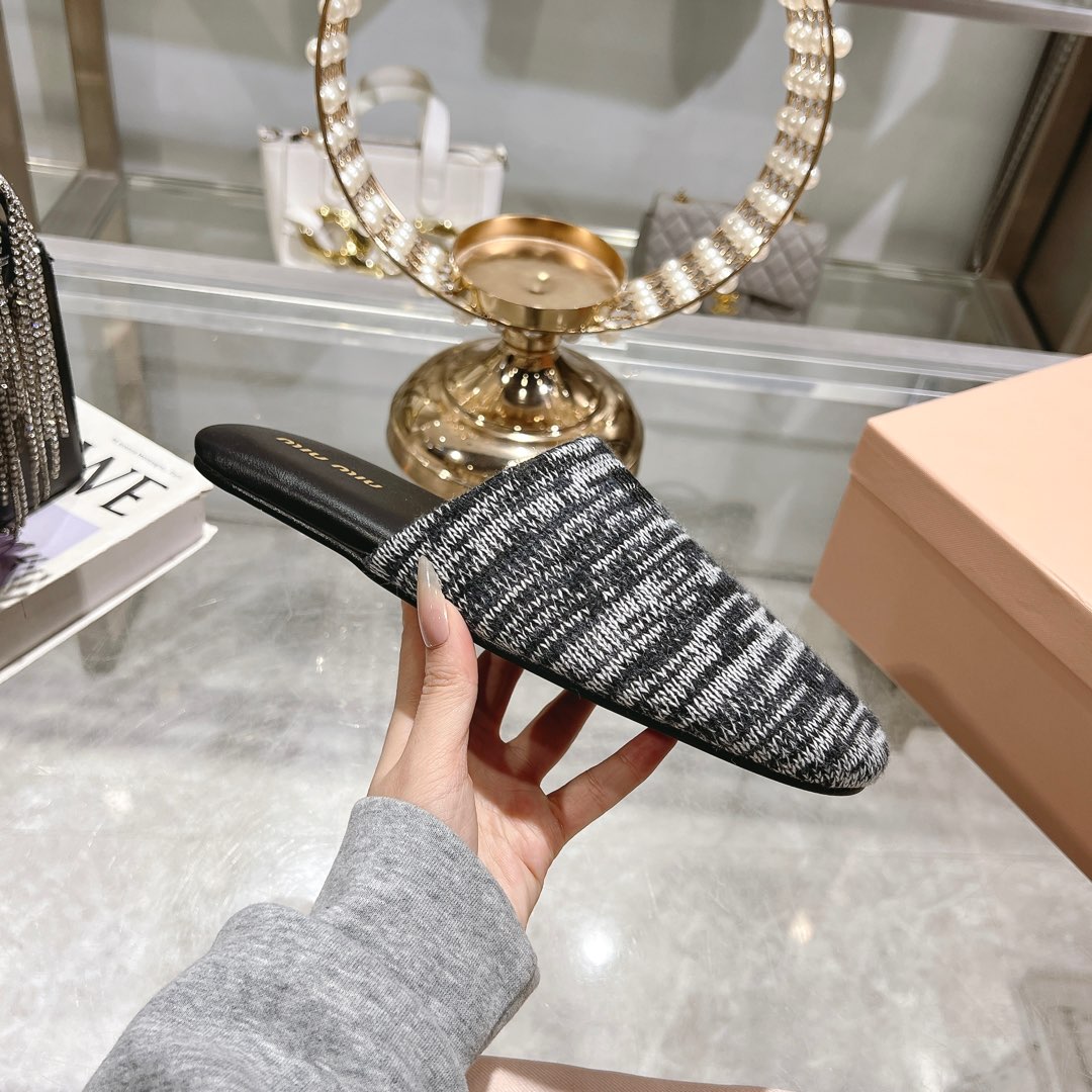 Miu Miu Wool slippers - DopestKickz