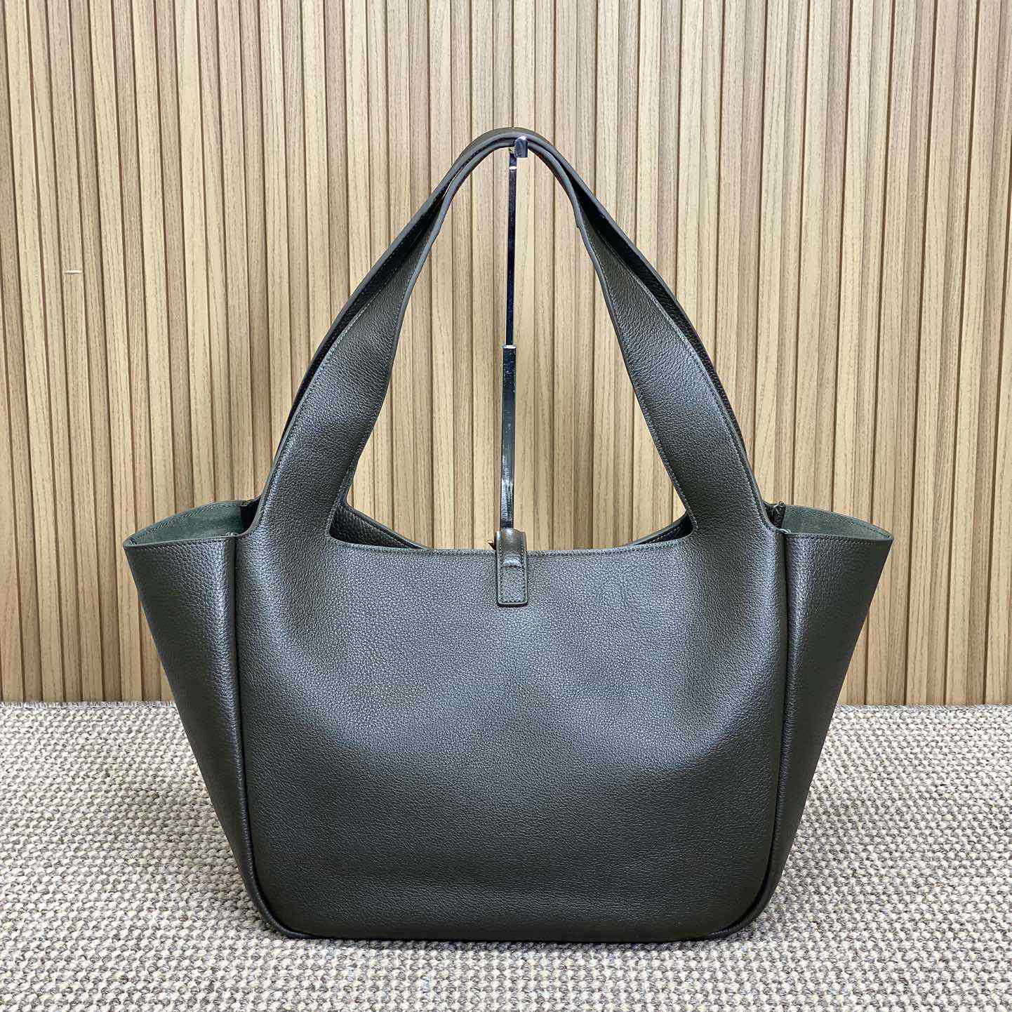 Saint Laurent Le 5 À 7 Bea In Grained Leather - DopestKickz