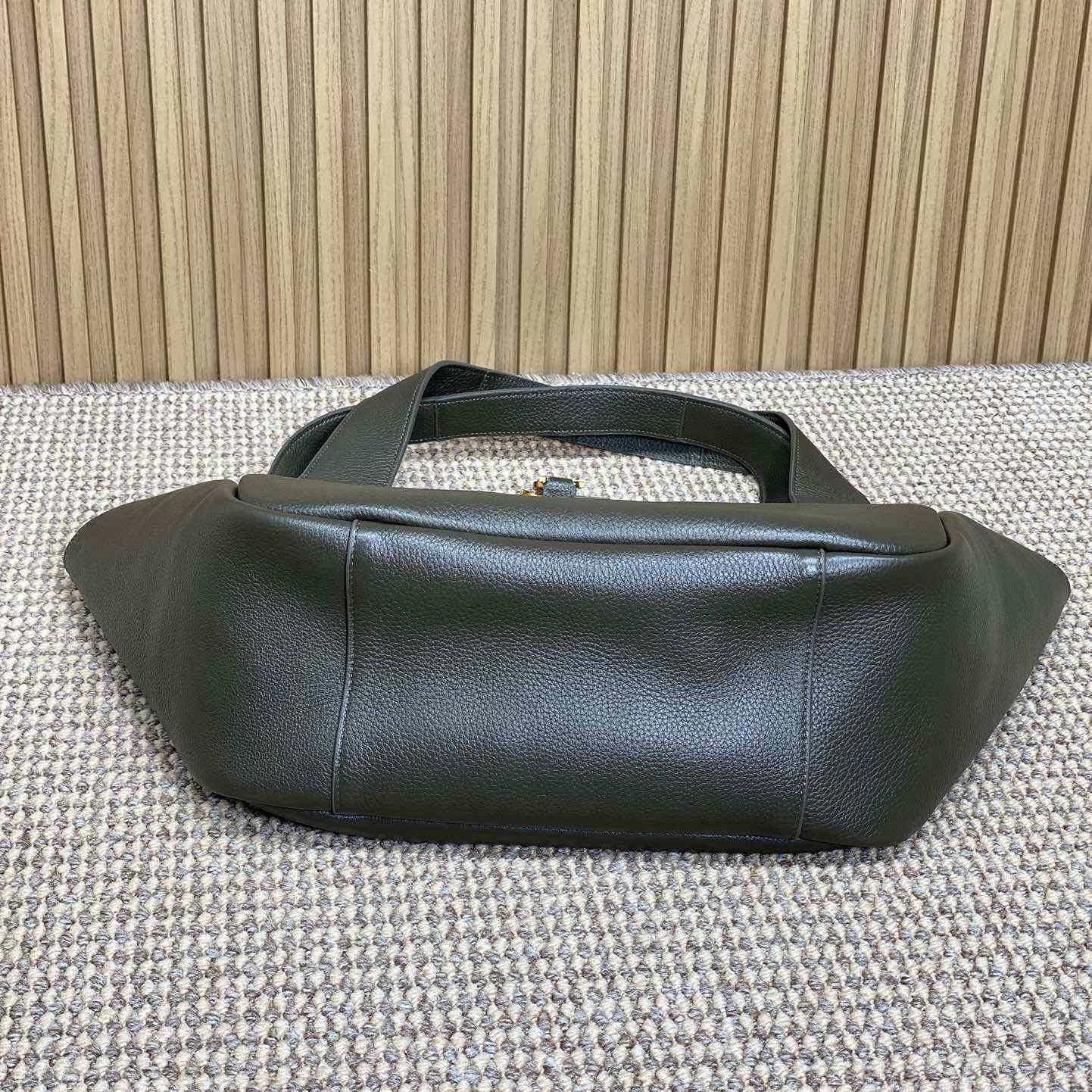 Saint Laurent Le 5 À 7 Bea In Grained Leather - DopestKickz