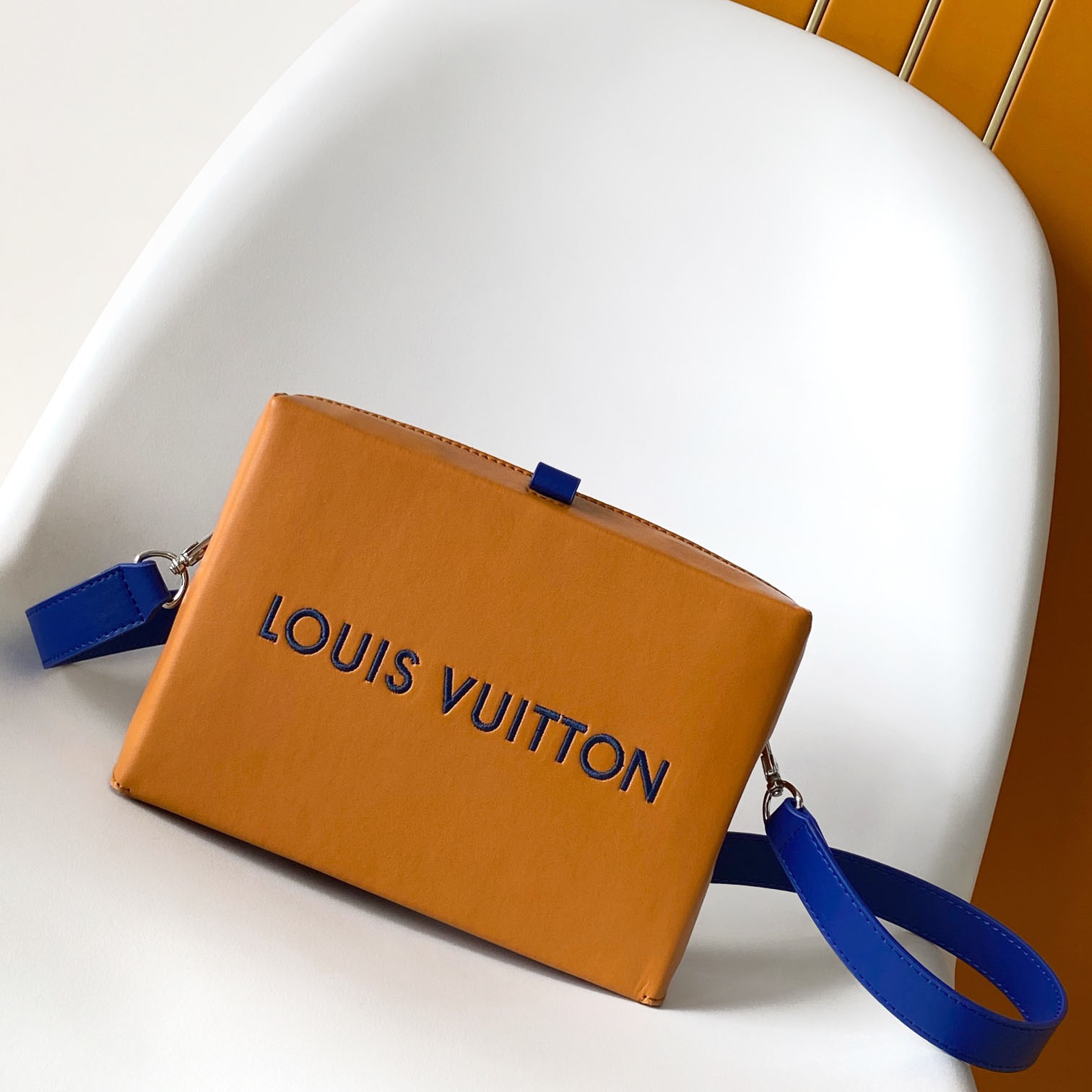 Louis Vuitton Shopper Clutch  M13984 - DopestKickz