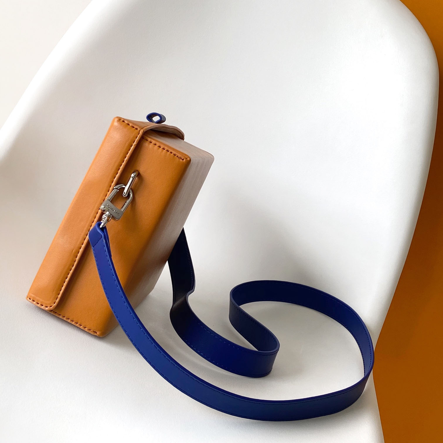 Louis Vuitton Shopper Clutch  M13984 - DopestKickz