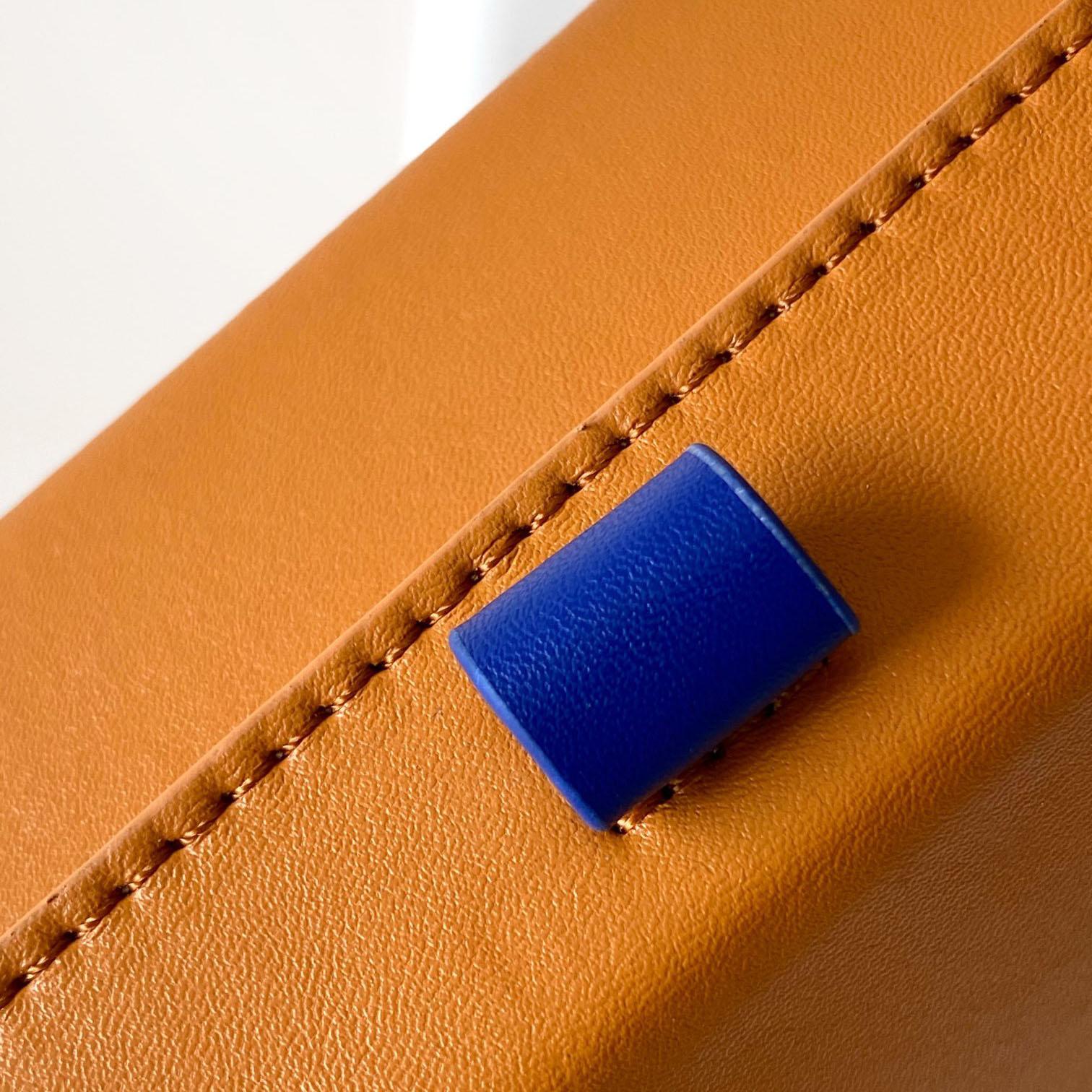 Louis Vuitton Shopper Clutch  M13984 - DopestKickz