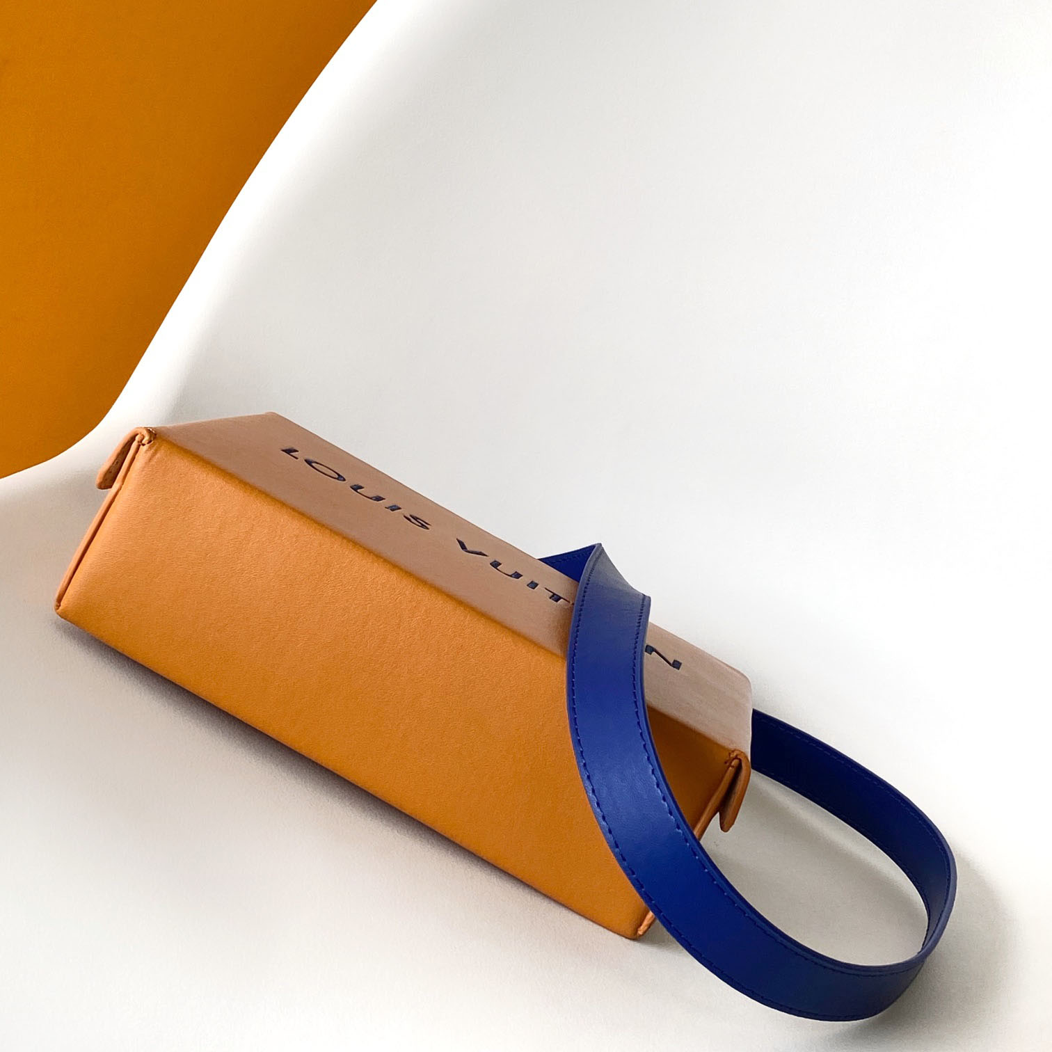 Louis Vuitton Shopper Clutch  M13984 - DopestKickz