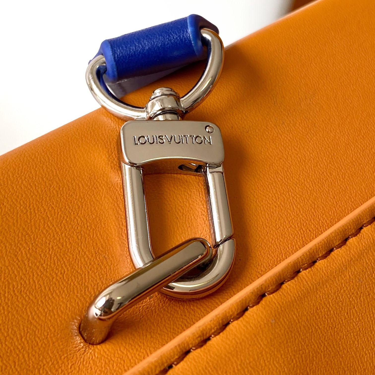 Louis Vuitton Shopper Clutch  M13984 - DopestKickz