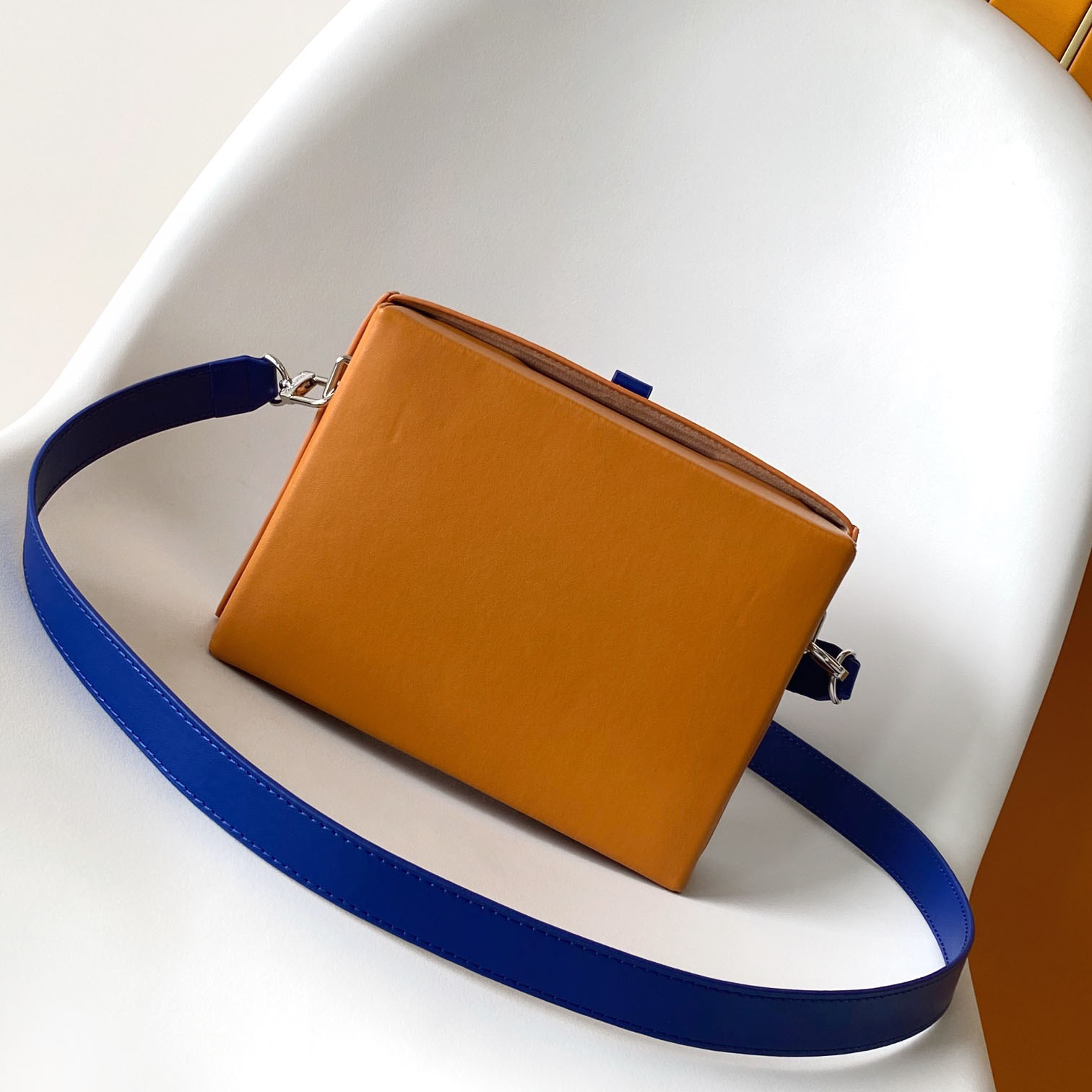 Louis Vuitton Shopper Clutch  M13984 - DopestKickz