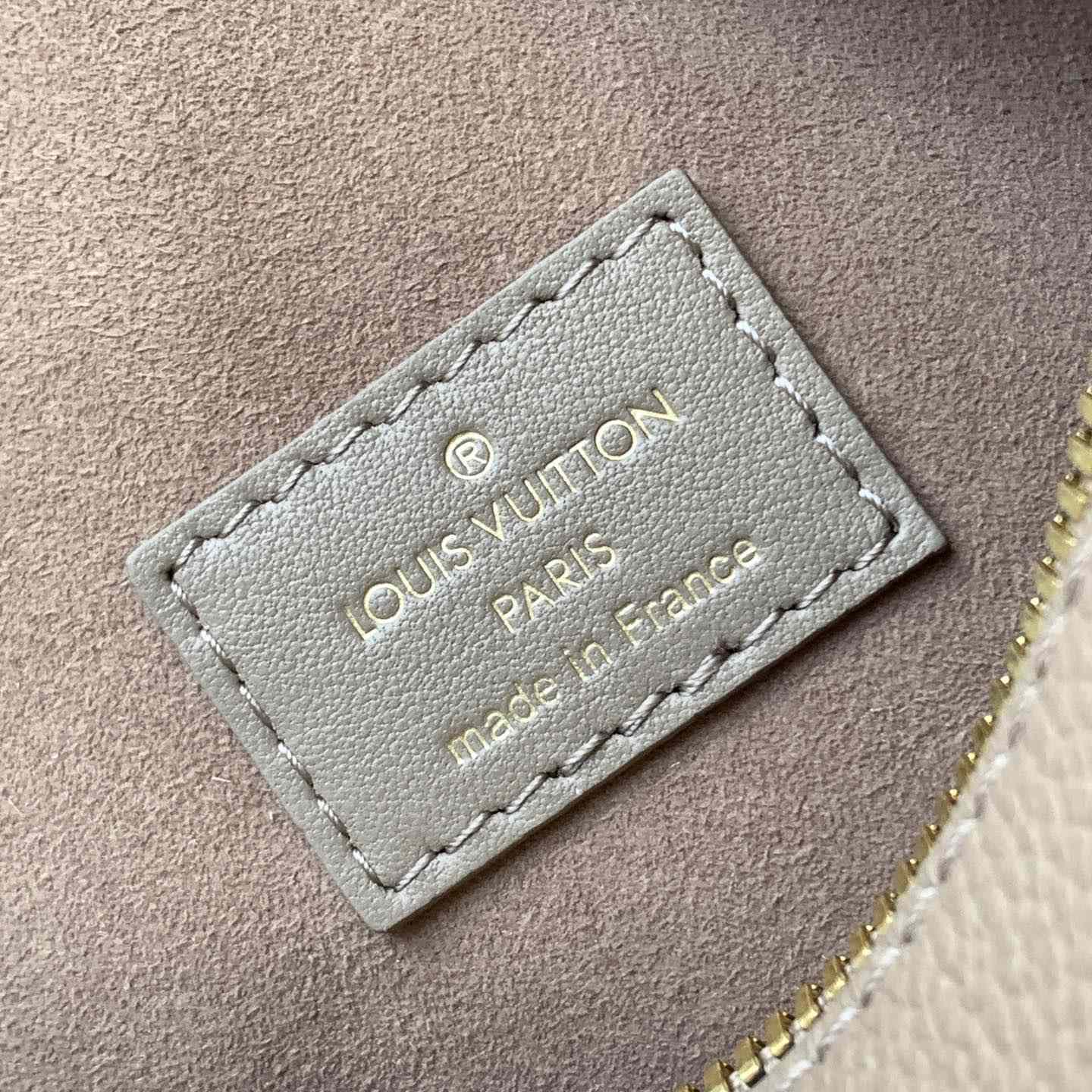 Louis Vuitton Side Trunk MM   M25072 - DopestKickz